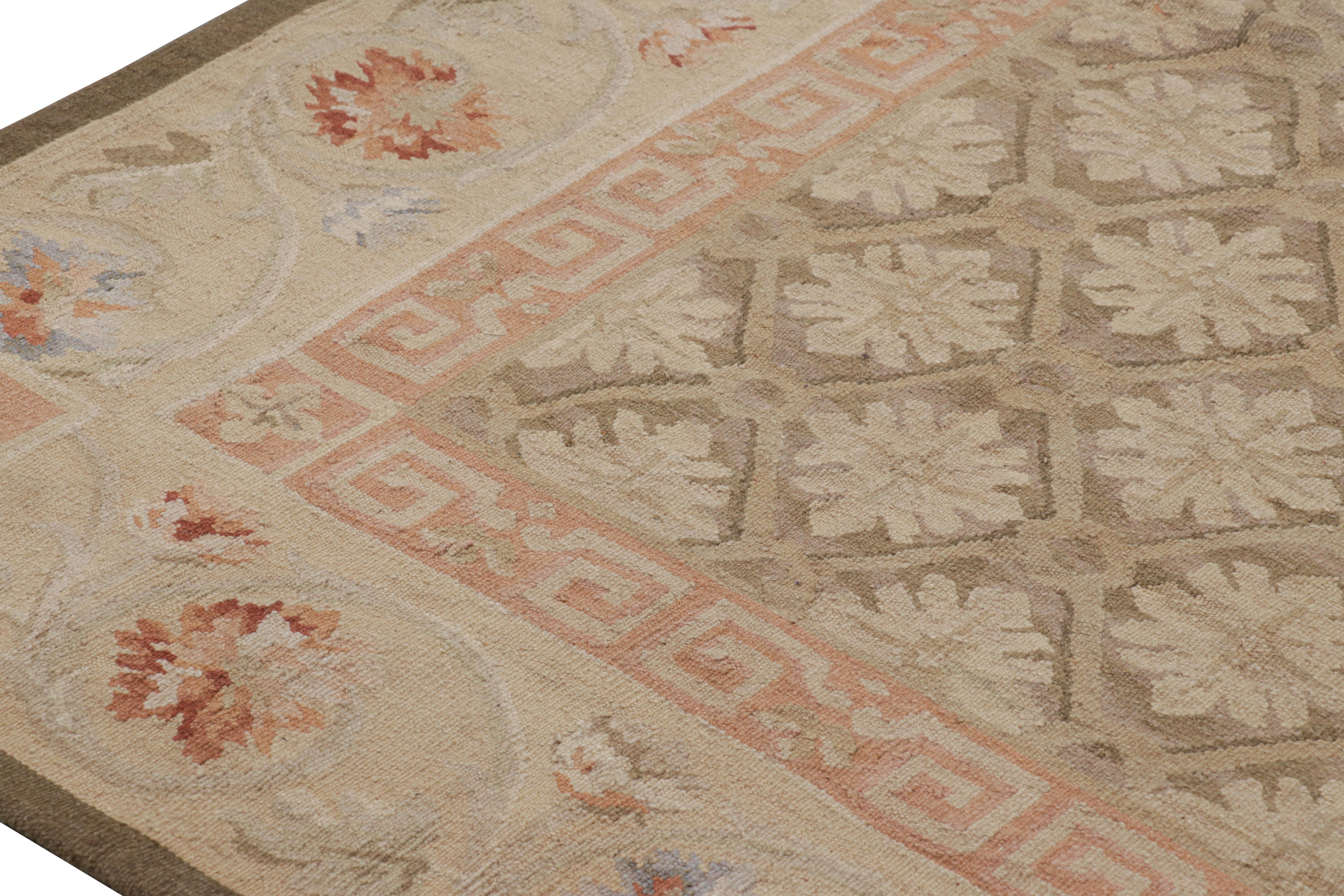 Rug & Kilim's Aubusson-Teppich in Brown-Beige mit Blumenmustern (Chinesisch) im Angebot
