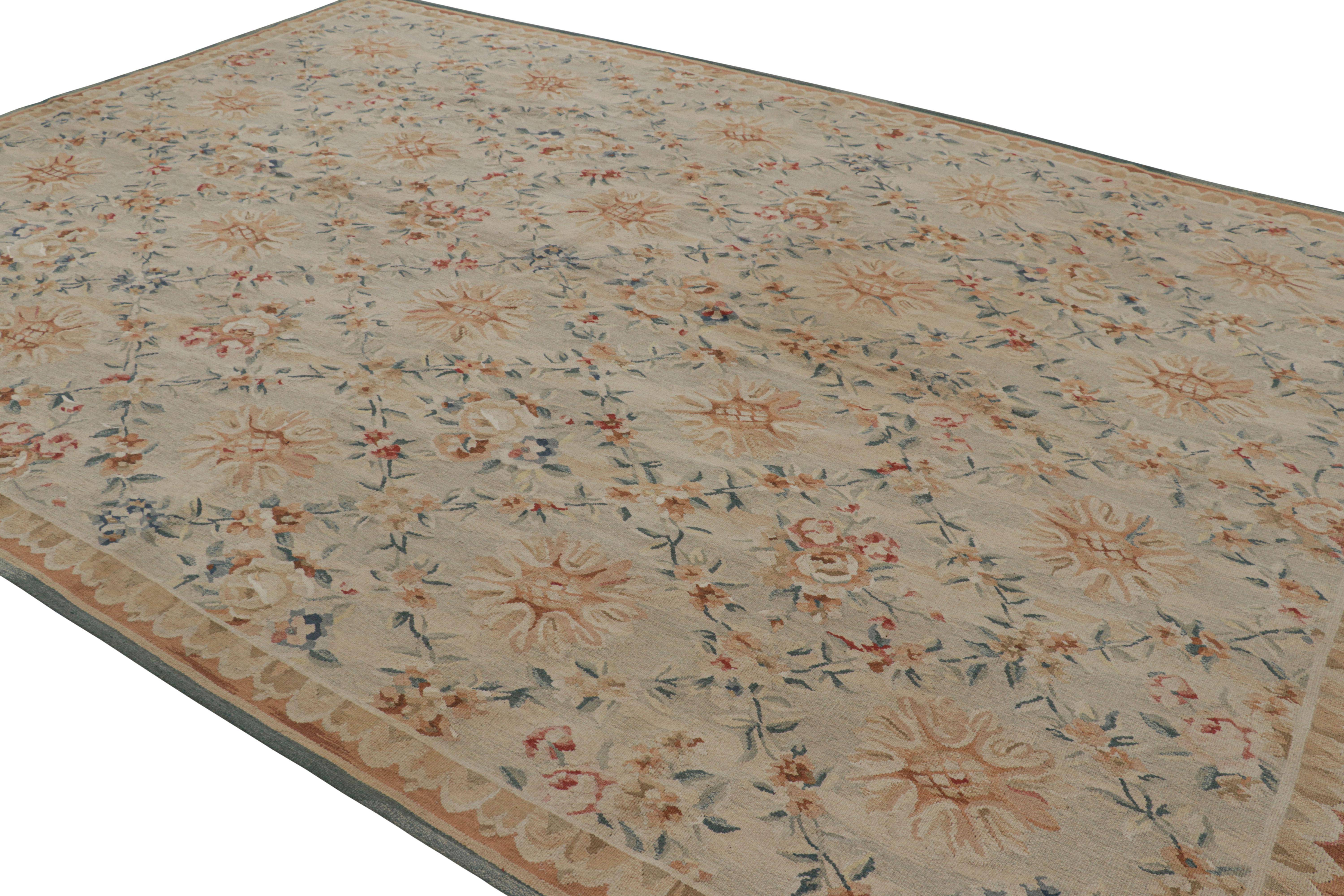 Rug & Kilim's Aubusson-Teppich in Beige-Creme mit Blumenmustern (Handgewebt) im Angebot