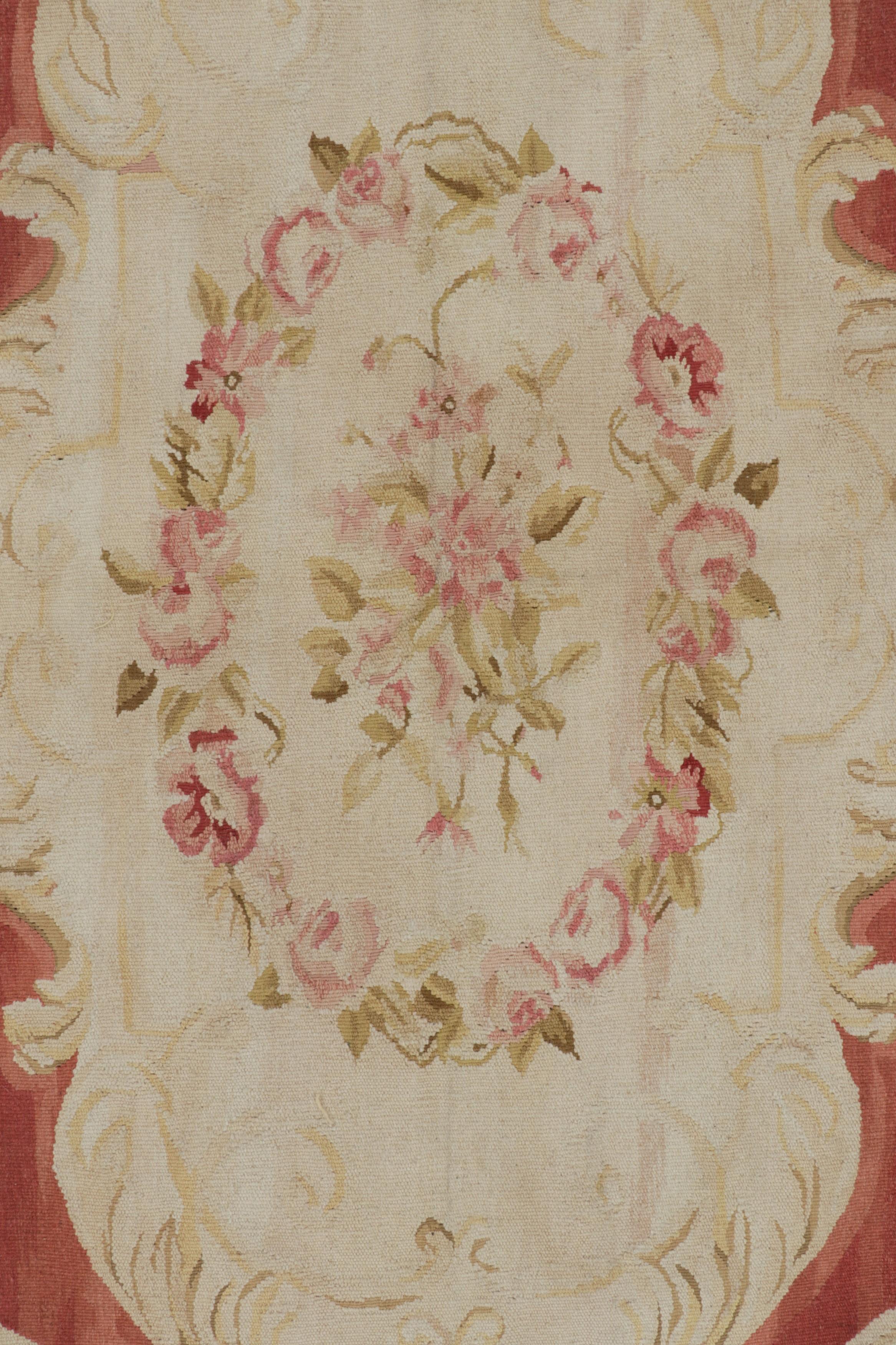 Rug & Kilim's Aubusson-Teppich in Creme und Grün mit rotem Blumenmedaillon (Chinesisch) im Angebot