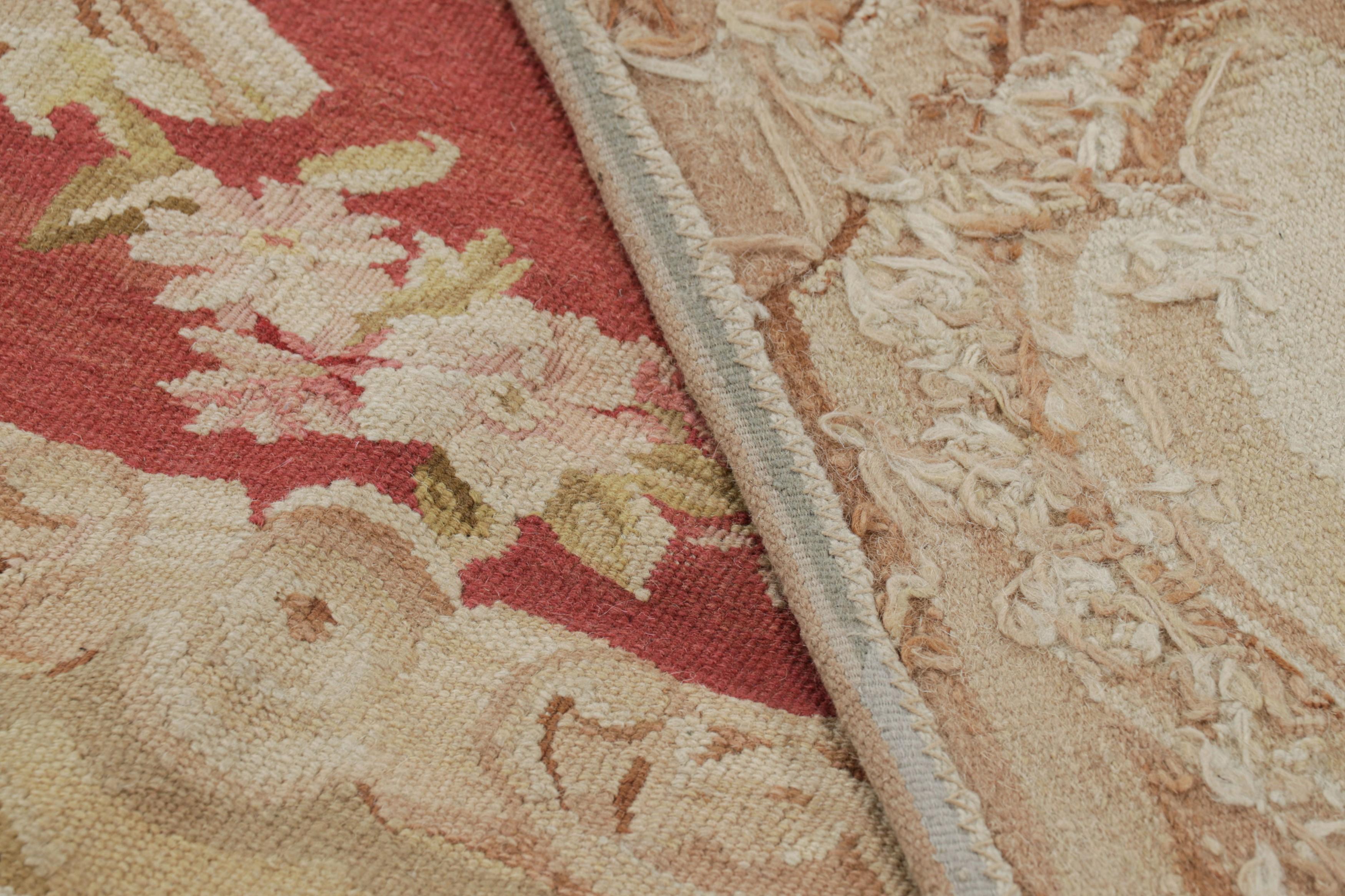 Laine Tapis de style Aubusson de Rug & Kilim en crème et vert avec médaillon floral rouge en vente