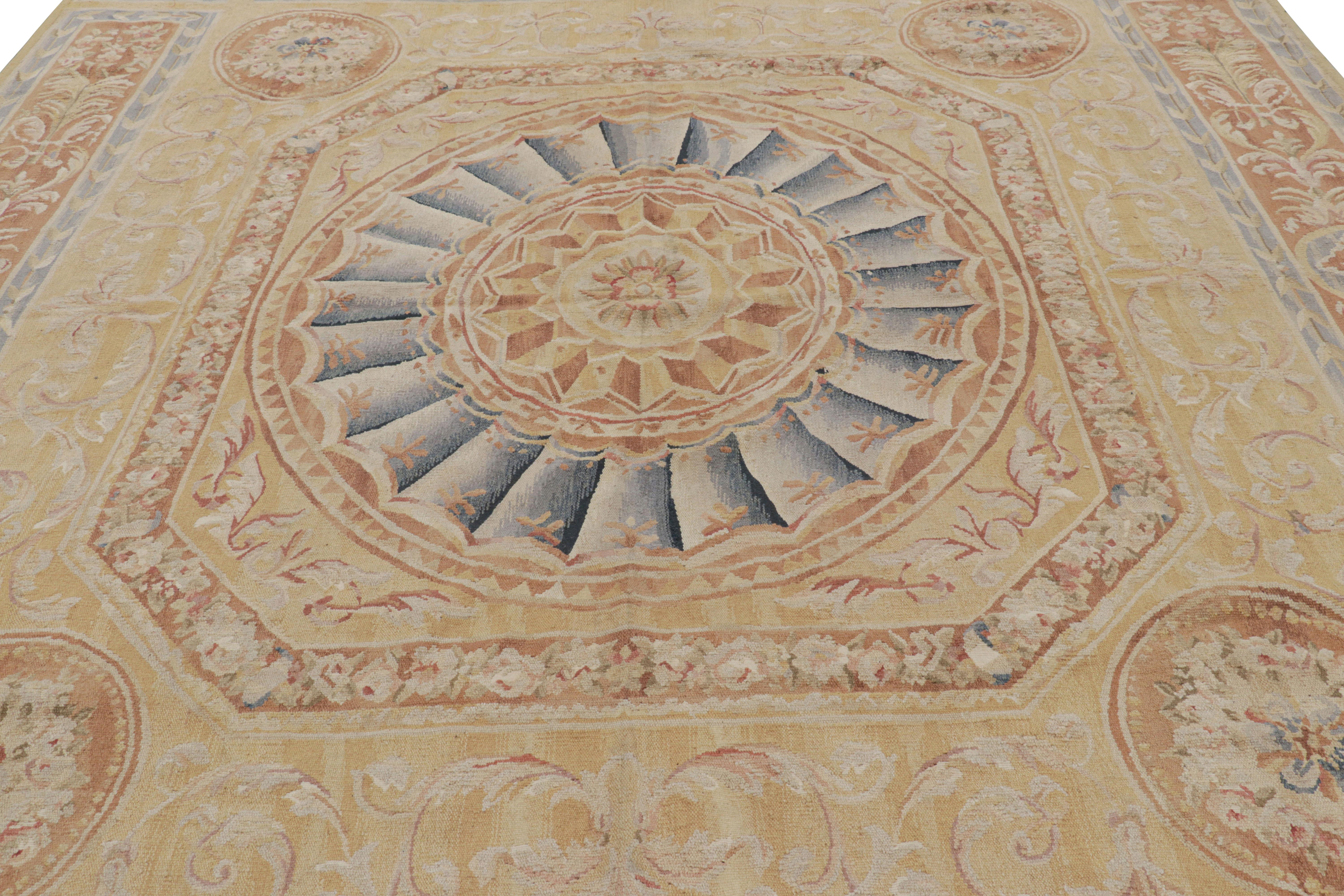 Tessuto a mano in lana a trama piatta, questo tappeto contemporaneo 10x12 è una novità della collezione di tappeti europei di Rug & Kilim, uno dei suoi primi lavori, ispirato agli antichi tappeti e arazzi di Aubusson. 

Sul design: 

Gli ammiratori