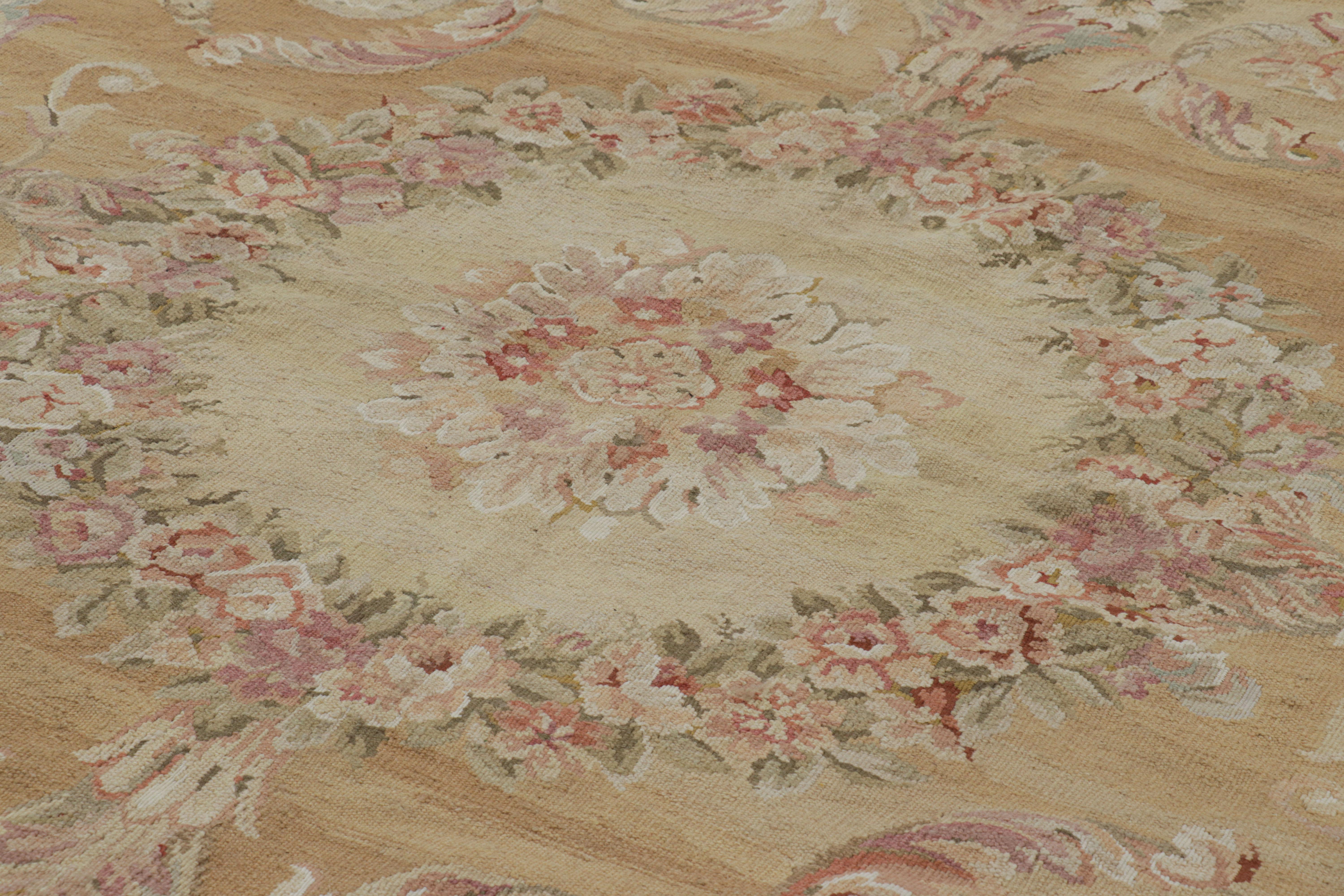Tejida a mano en lana plana, esta alfombra contemporánea de 10x11 es una novedad de la colección de alfombras europeas de Rug & Kilim, una de sus primeras obras, inspirada en las antiguas alfombras y tapices de Aubusson. 

Sobre el diseño: 

Los