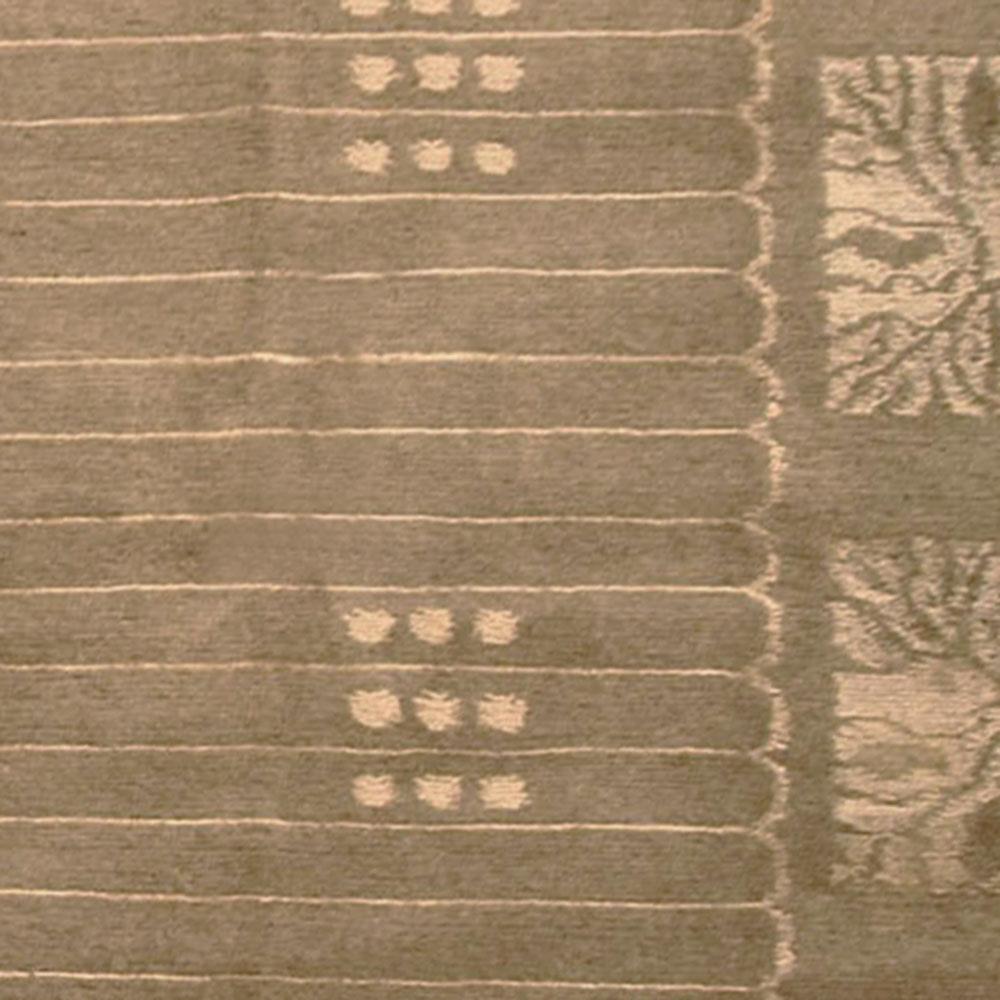 Art Déco Rug & Kilim è un tappeto austriaco in stile Art Deco, di colore beige-marrone con motivi geometrici. in vendita