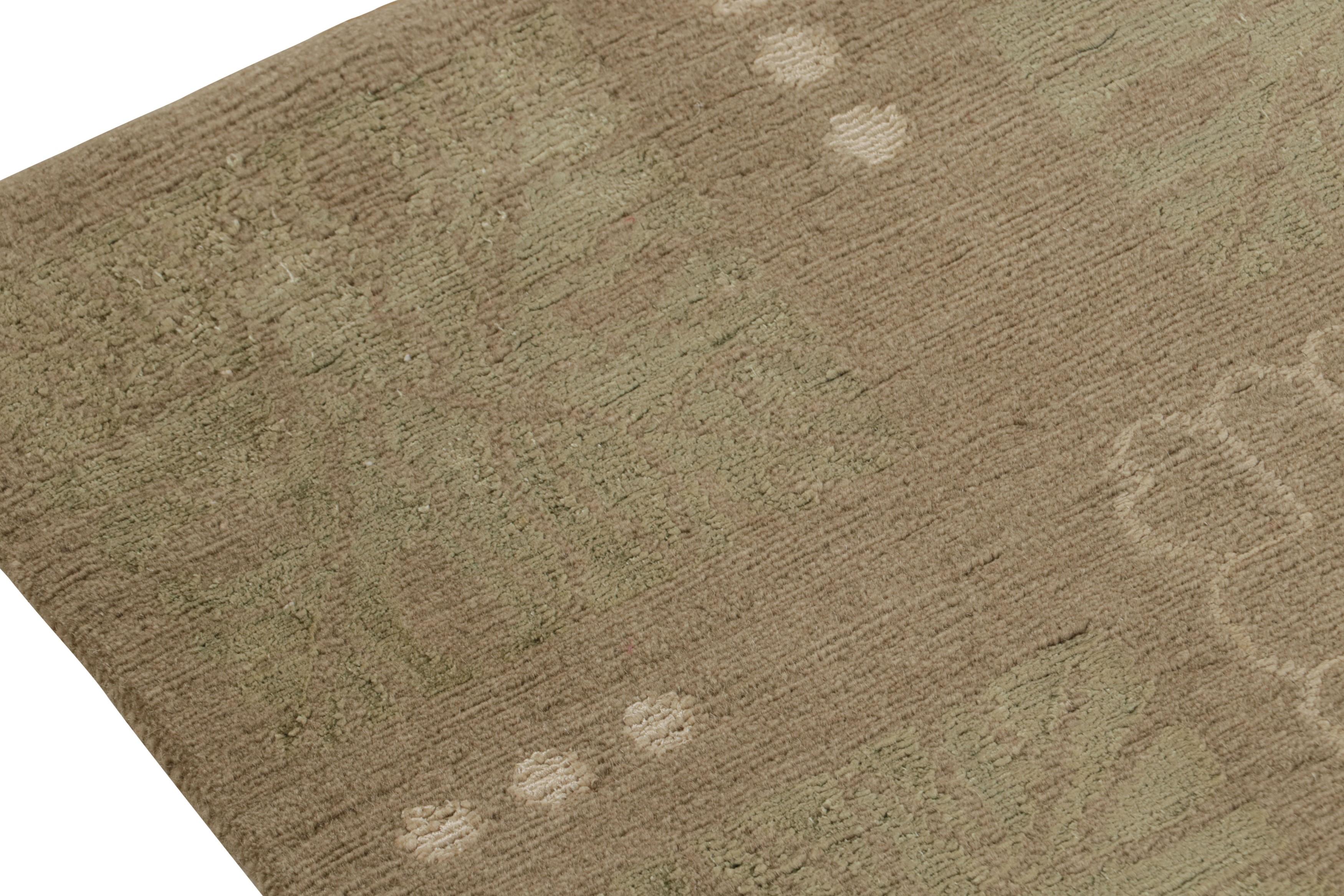 Alfombra austriaca de estilo Art Déco Rug & Kilim en beige-marrón con motivos geométricos Anudado a mano en venta