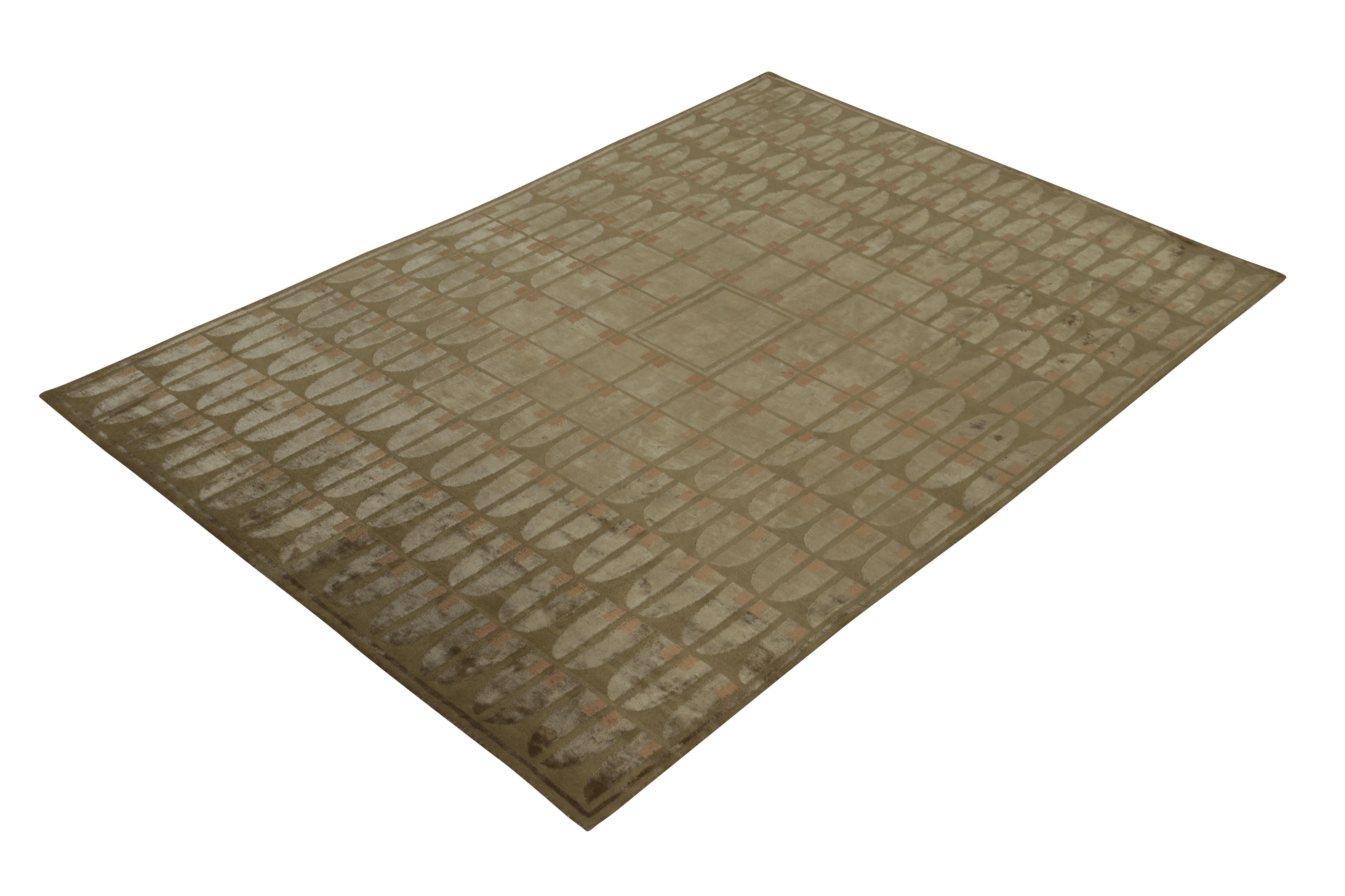 S'inspirant des célèbres motifs de tapis déco autrichiens, ce tapis moderne personnalisé de Rug & Kilim bénéficie du mélange de laine et de soie caractéristique de la célèbre équipe, l'éclat naturel de cette dernière créant un jeu de lumière ainsi