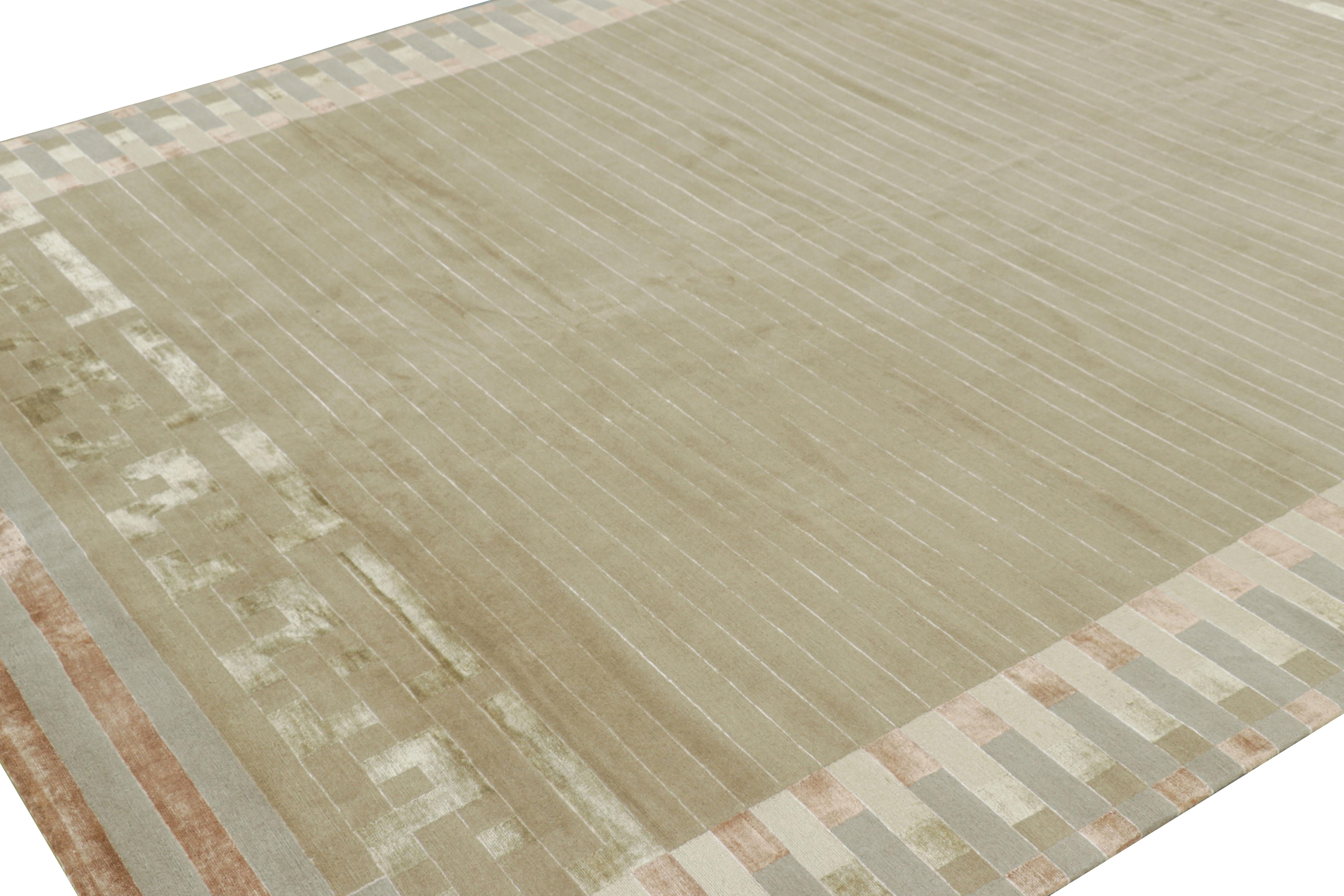 Réalisé dans un mélange unique de laine et de soie nouées à la main dans notre velours népalais le plus luxueux, ce tapis contemporain 9x12 est le dernier-né de la collection de tapis Art déco de Rug & Kilim. Son design rend hommage à un tapis