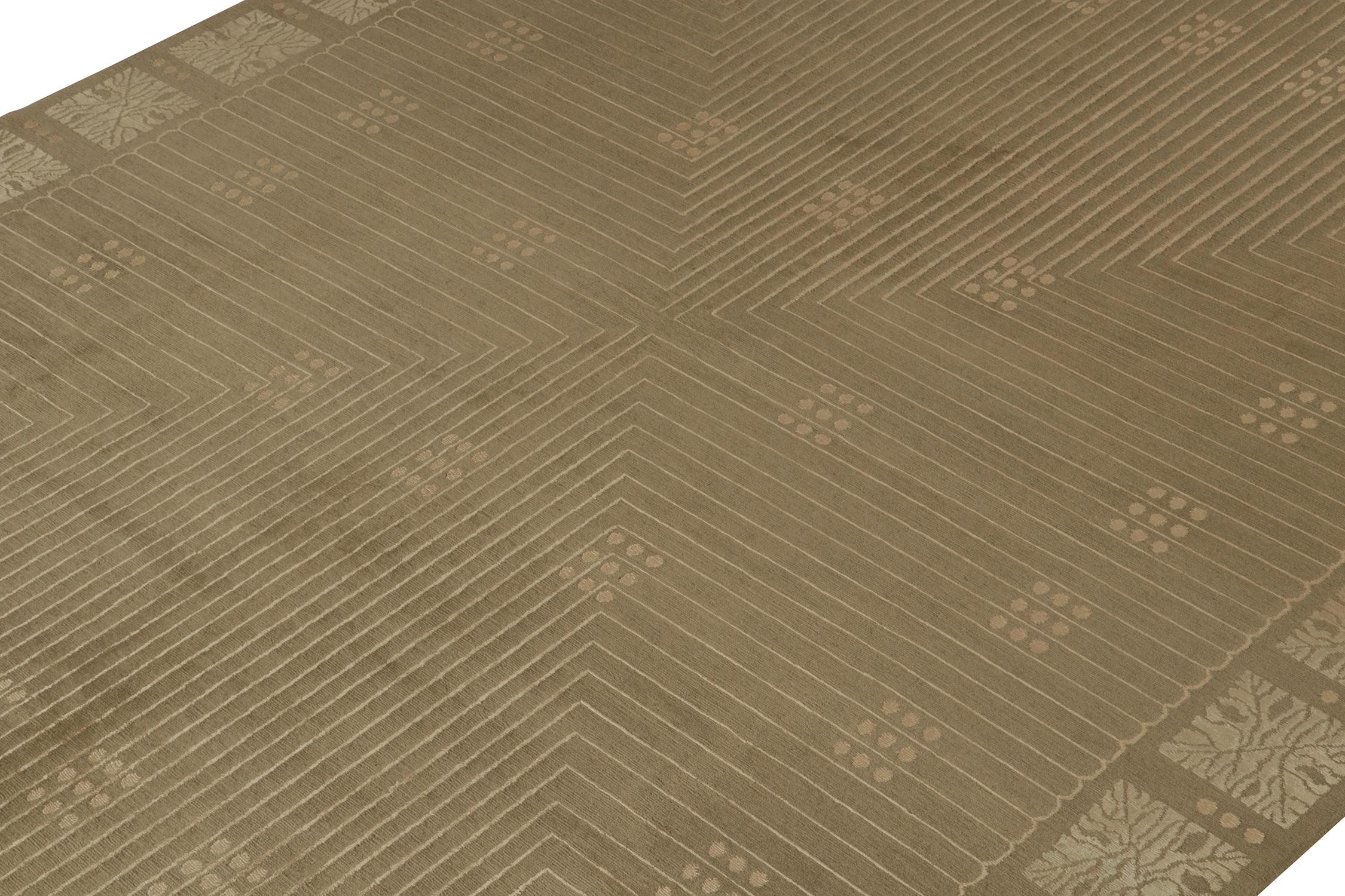 Rug & Kilim's Austrian Style Art Deco Teppich in Braun mit Beige Geometrischem Muster (Nepalesisch) im Angebot