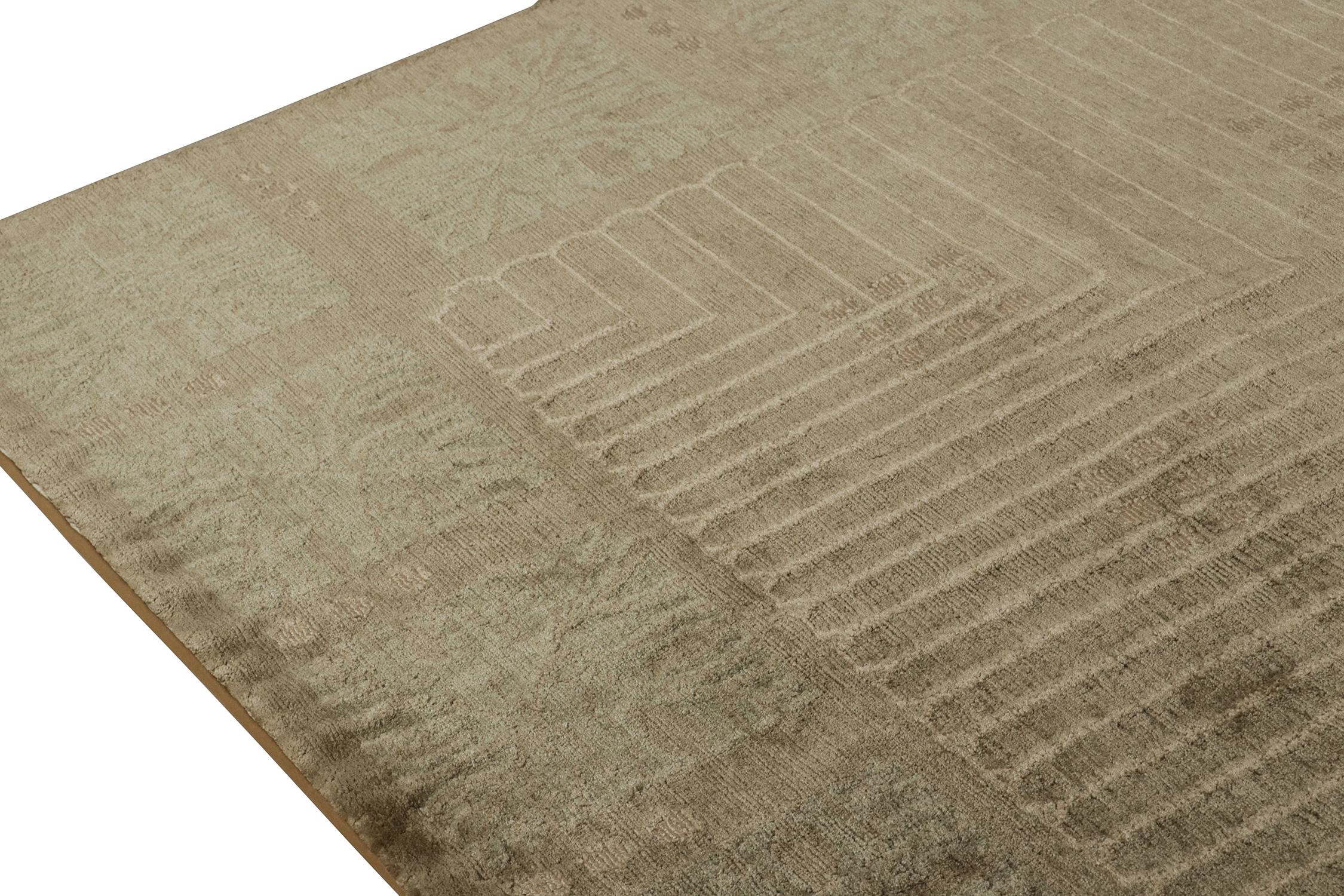 Annodato a mano Rug & Kilim è un tappeto Art Deco in stile austriaco di colore marrone con motivo geometrico beige in vendita