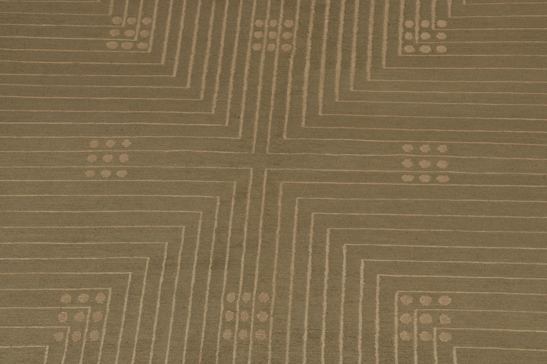 Alfombra Art Decó estilo austriaco de Rug & Kilim en marrón con dibujo geométrico beige Siglo XXI y contemporáneo en venta