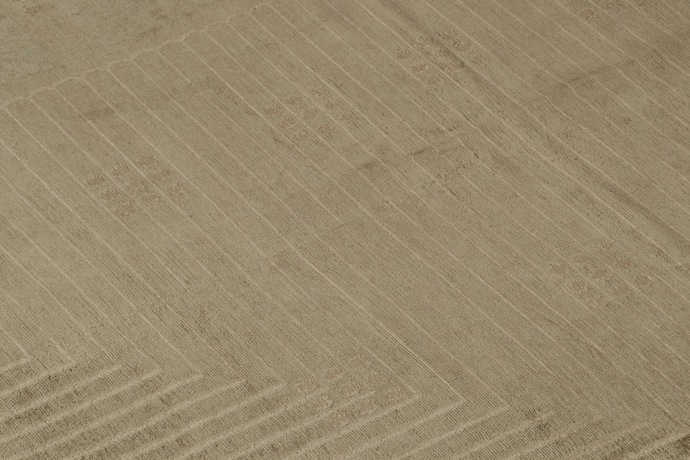 Rug & Kilim è un tappeto Art Deco in stile austriaco di colore marrone con motivo geometrico beige In condizioni Nuovo in vendita a Long Island City, NY