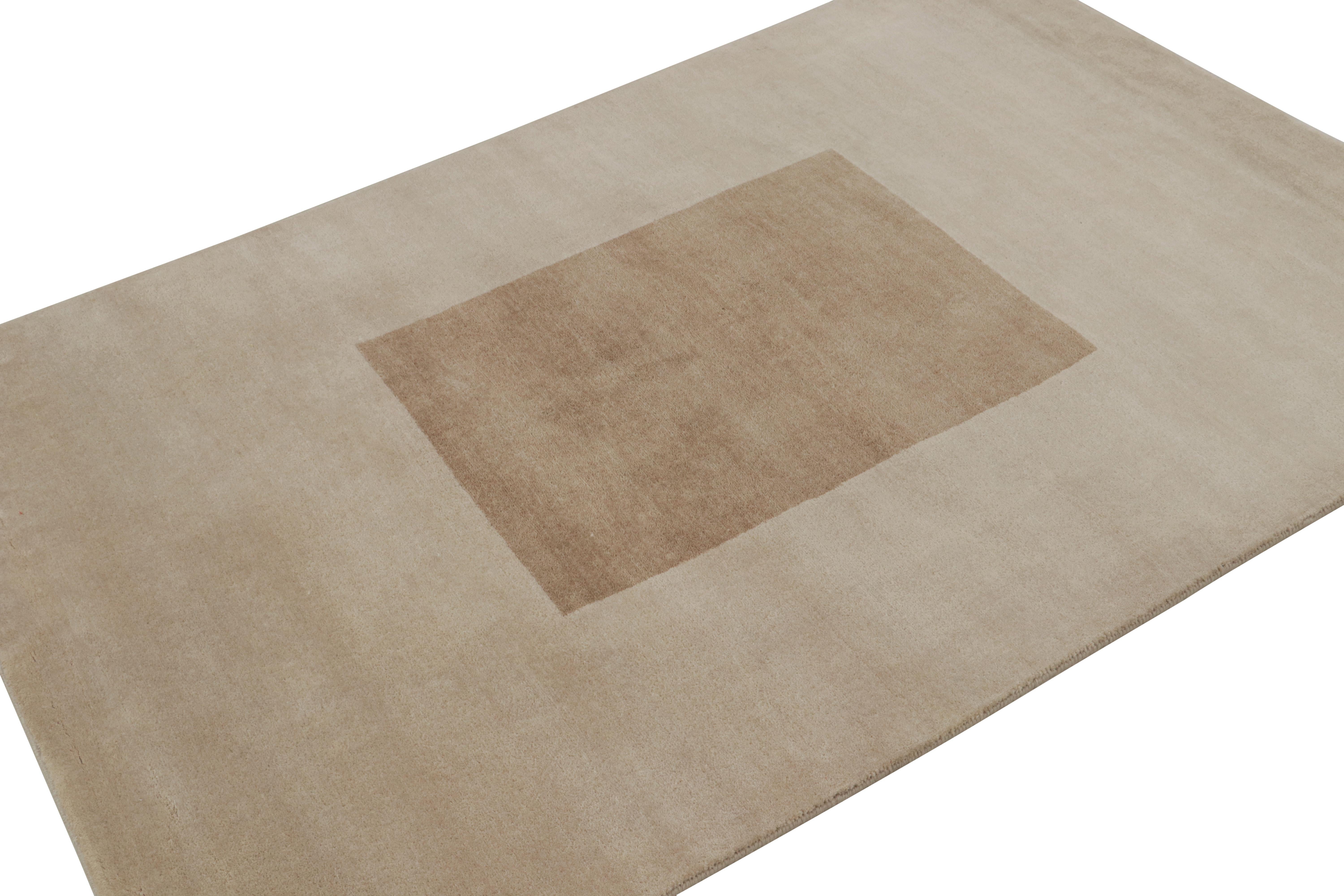 Hand-knotted in wool and silk, this 4x6 modern rug is inspired by the Bauhaus sense of minimalism and the Albers aesthetic. 


On the Design: 

This Bauhaus-style rug represents the latest additions to the Modern Collection by Rug & Kilim, a bold