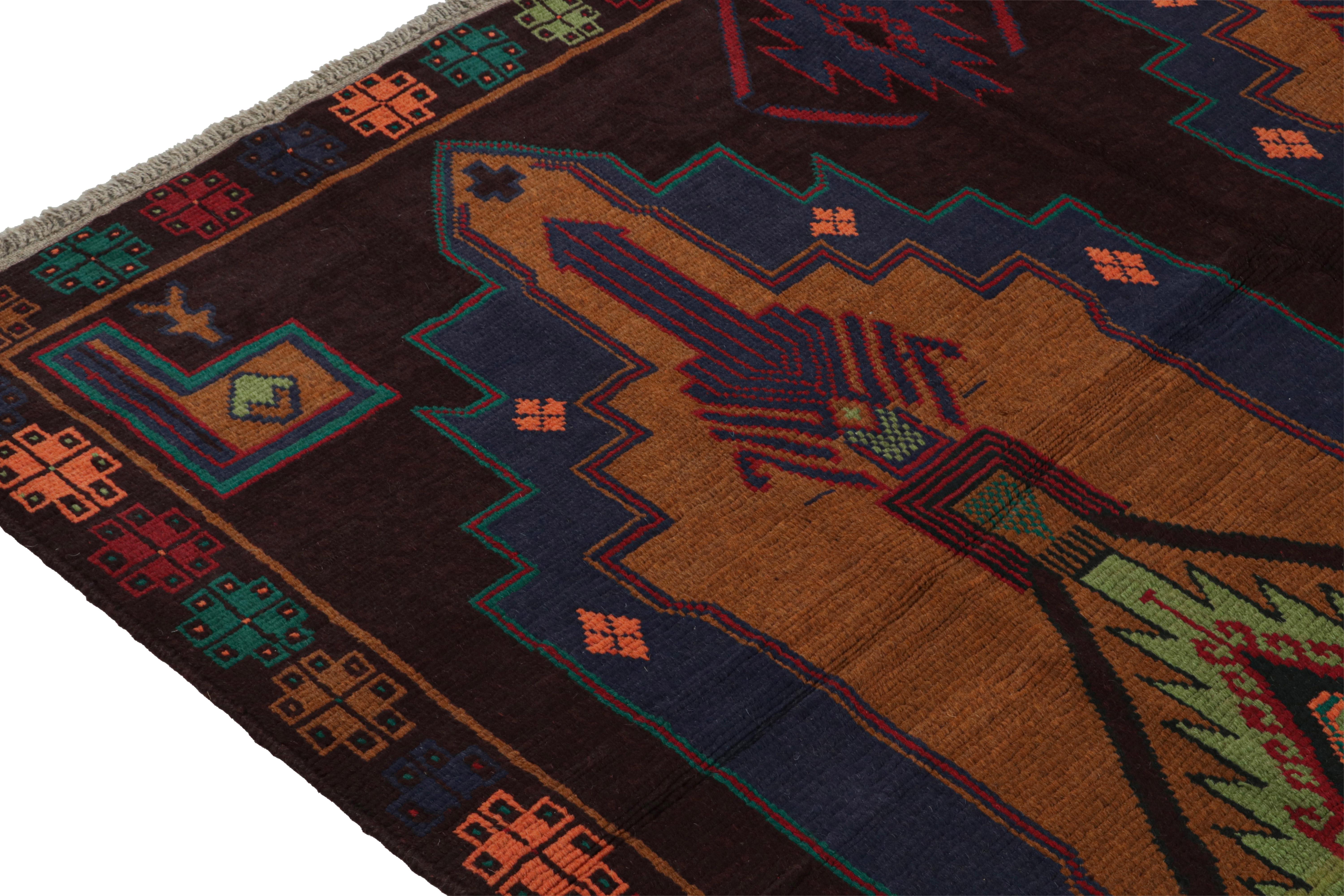 Alfombra Baluch Kohistani de Rug & Kilim en óxido con medallones geométricos Anudado a mano en venta