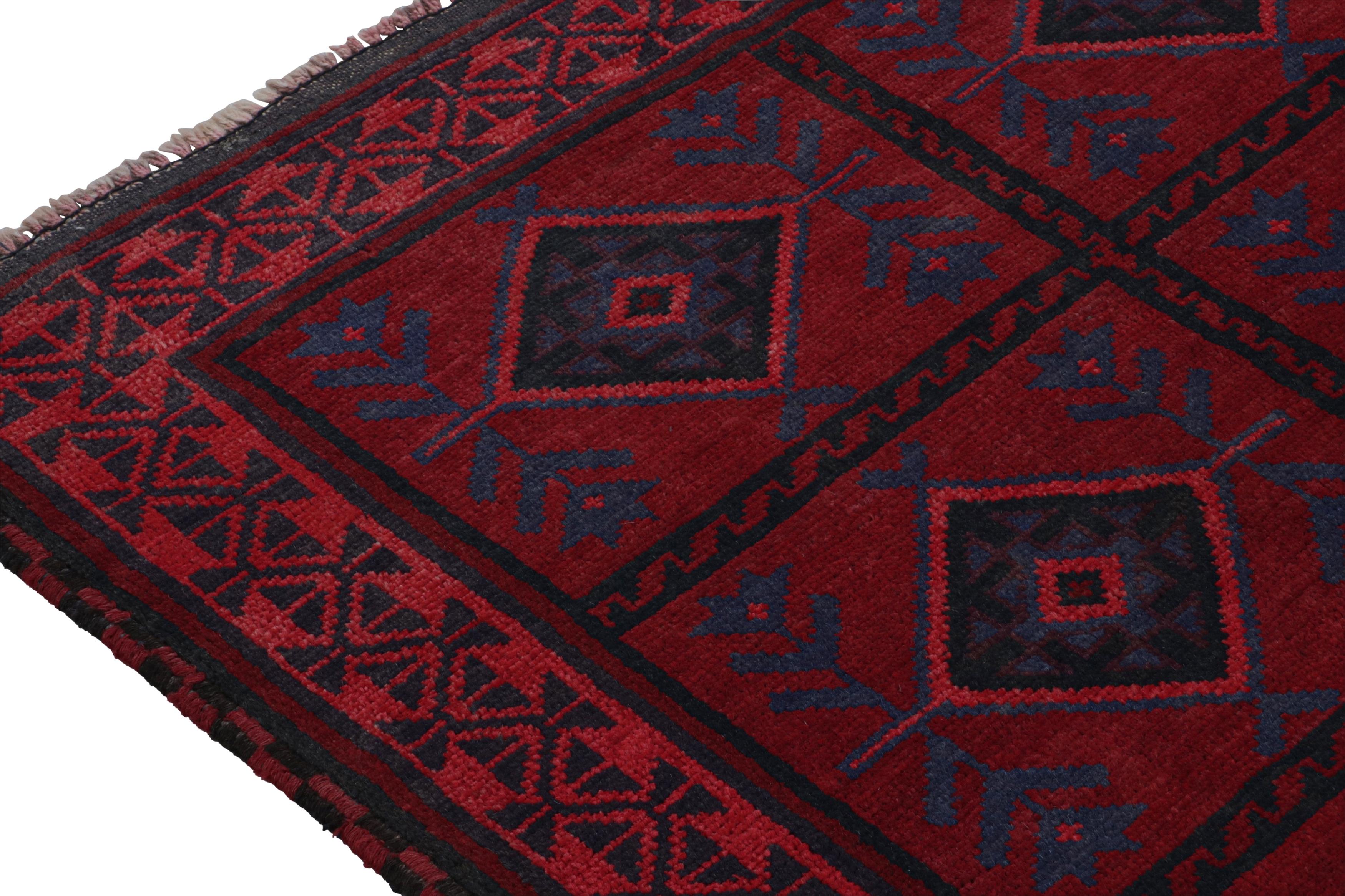 Rug & Kilim's Baluch Stammesteppich mit bunten geometrischen Mustern im Zustand „Gut“ im Angebot in Long Island City, NY