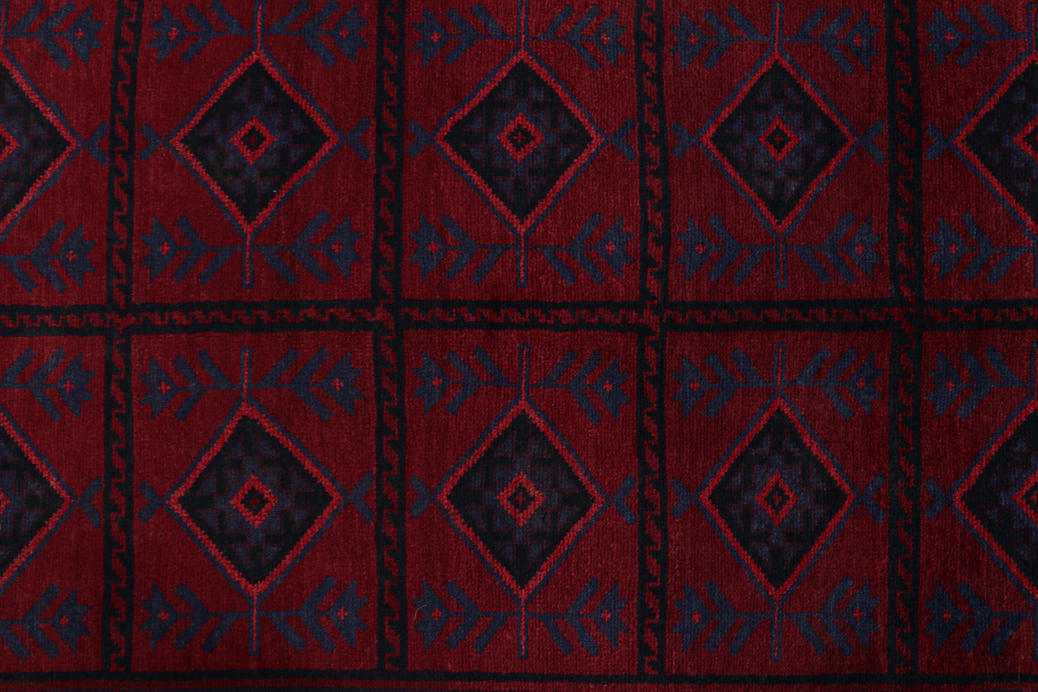 Rug & Kilim's Baluch Stammesteppich mit bunten geometrischen Mustern (21. Jahrhundert und zeitgenössisch) im Angebot