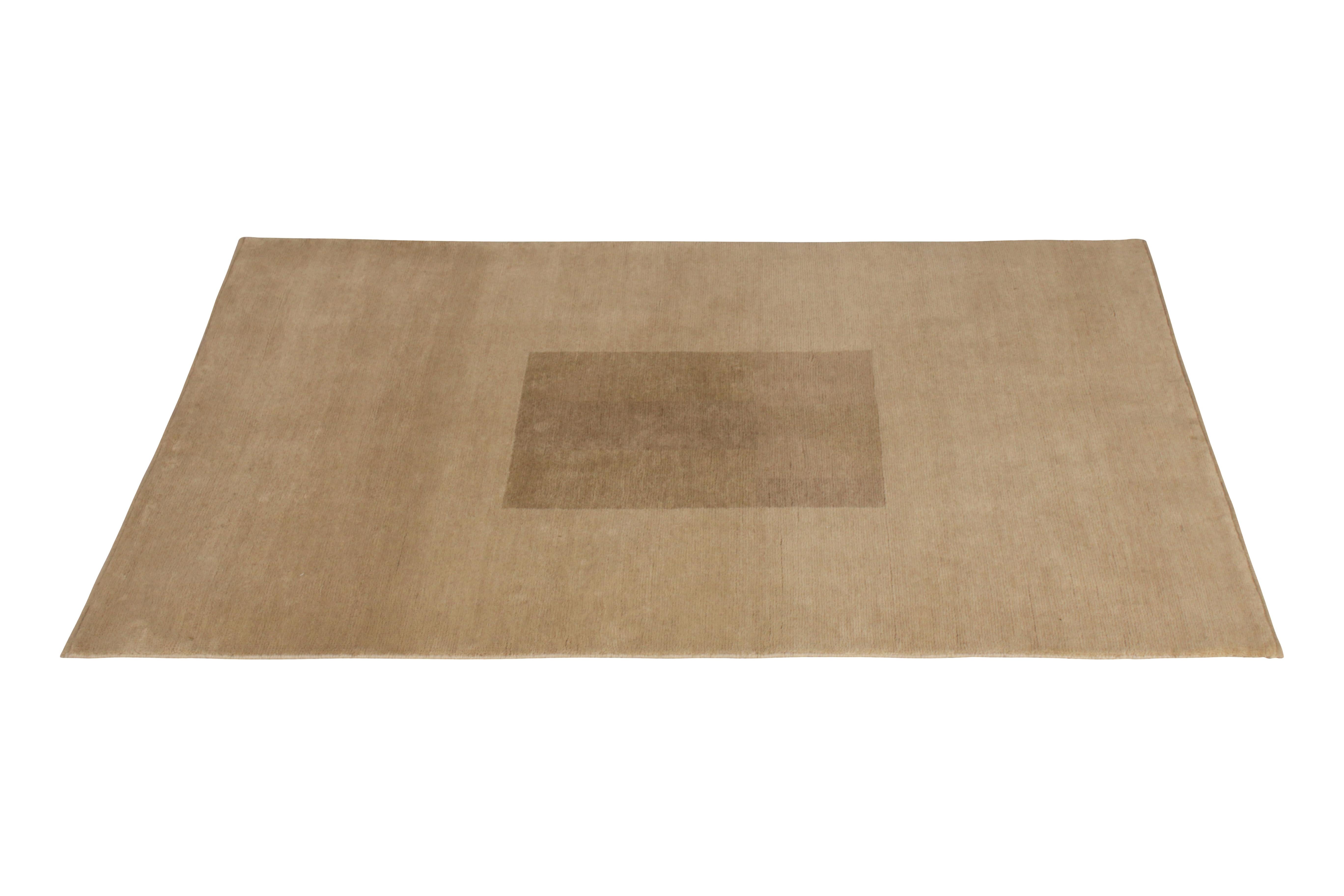 Ce tapis de style Bauhaus noué à la main représente les derniers ajouts à la Mid-Century Modern Collection de Rug & Kilim, une ligne audacieuse et personnalisée qui reprend une période iconique sous-représentée avec une approche entièrement nouvelle
