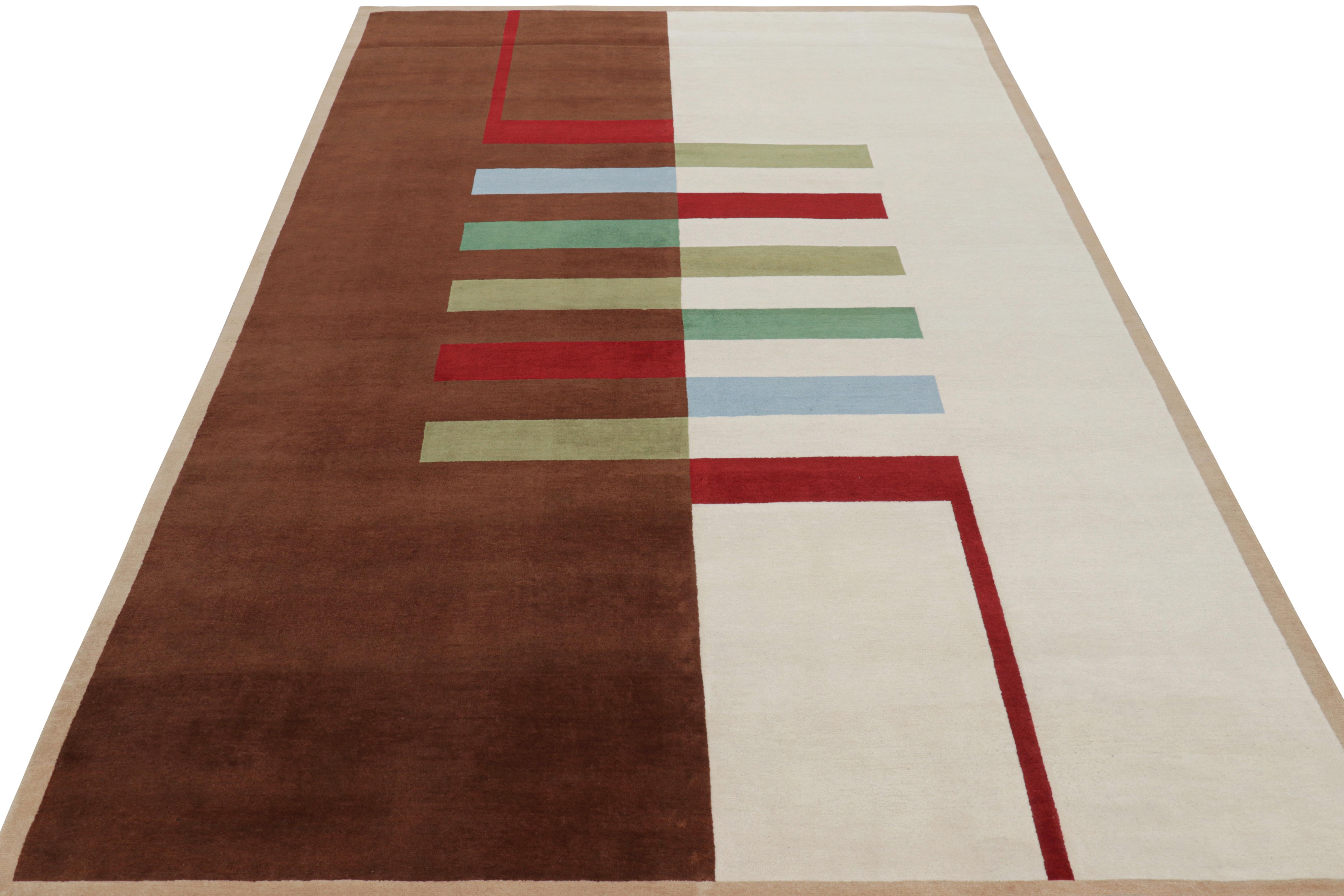 Indiano Rug & Kilim: Tappeto in stile Bauhaus in marrone e bianco con motivi geometrici in vendita