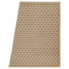 Rug & Kilim: Tappeto trapezoidale personalizzato in stile scandinavo beige-marrone di Rug & Kilim