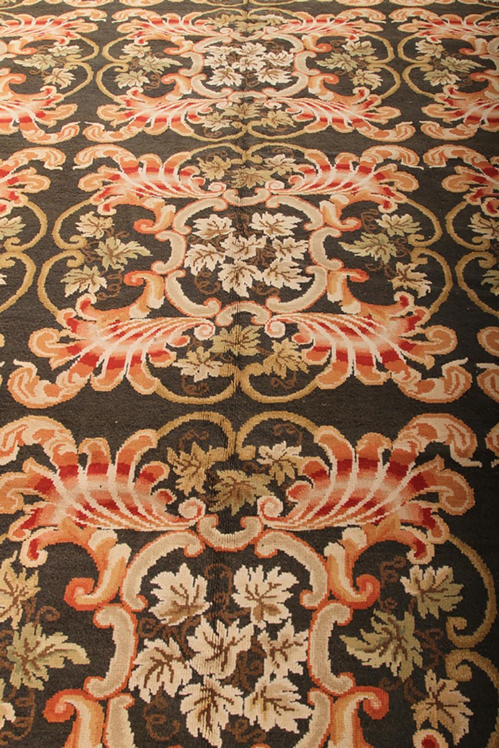 Noué à la main Rug & Kilim's Bessarabian Traditional Geometric Floral Green Pink and Black Wool (Laine géométrique florale verte, rose et noire) en vente
