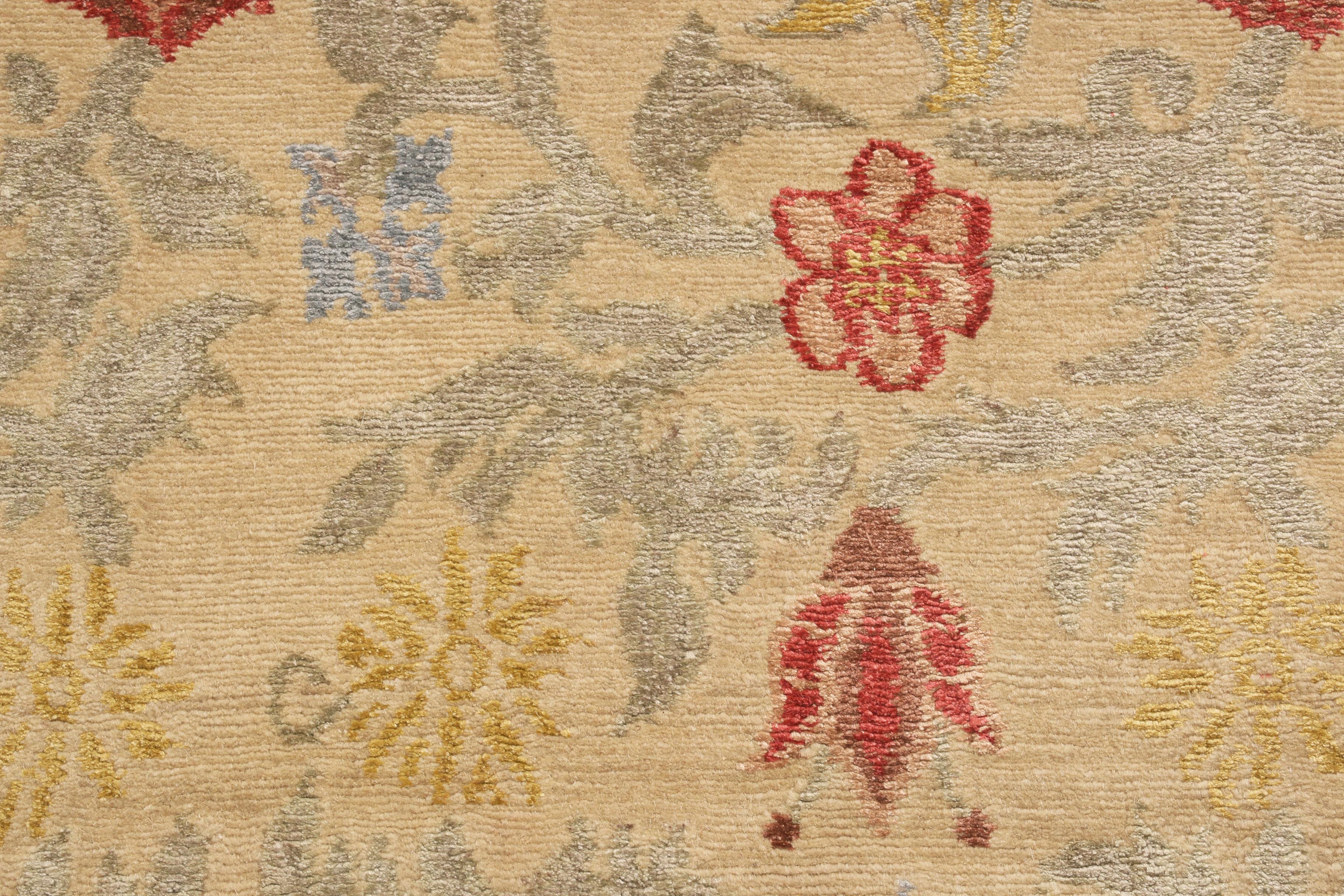 Rug & Kilim's Bilbao Spanish Design Beige Floral Wool-Silk Runner (Nepalesisch) im Angebot