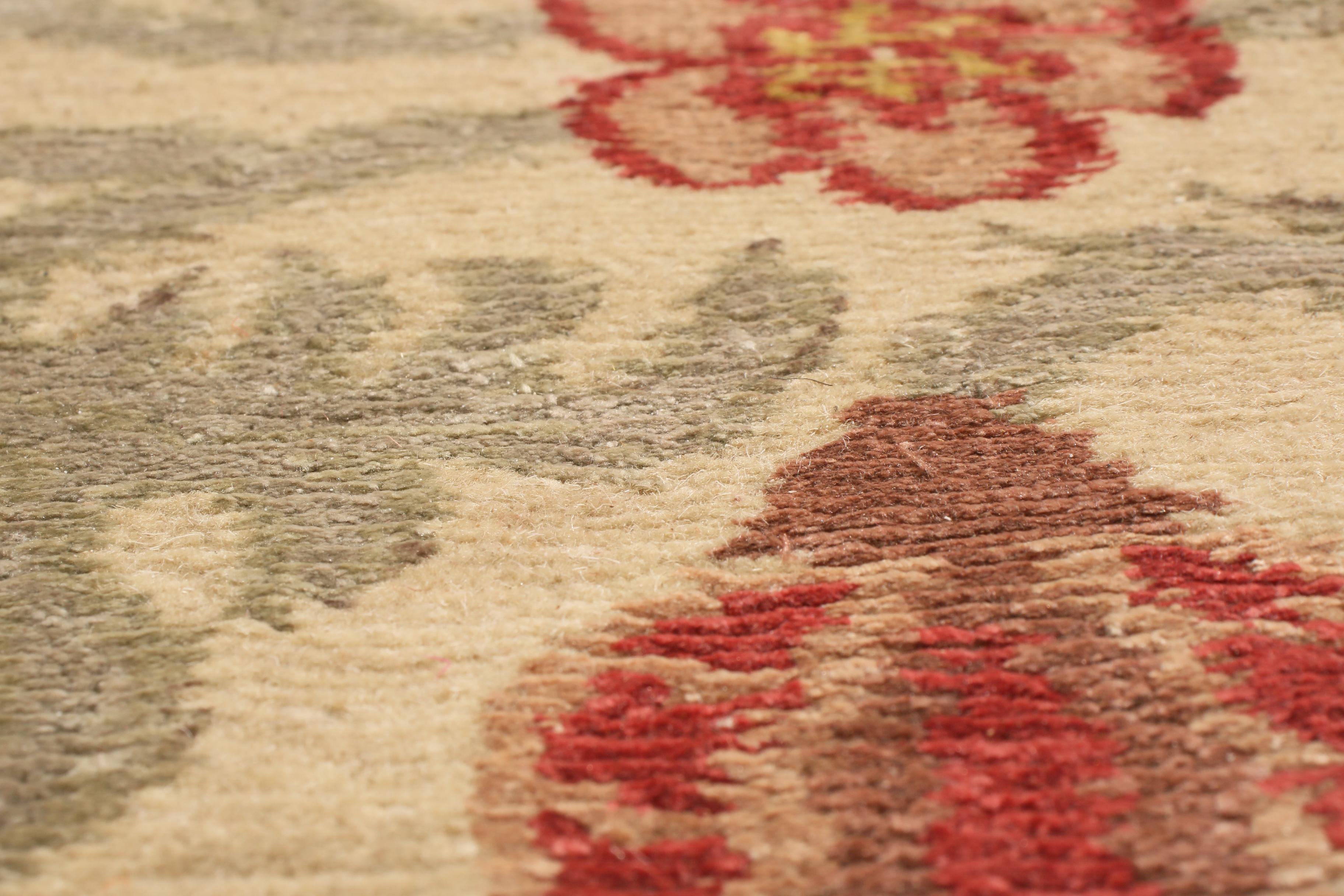 Rug & Kilim's Bilbao Spanish Design Beige Floral Wool-Silk Runner (Handgeknüpft) im Angebot