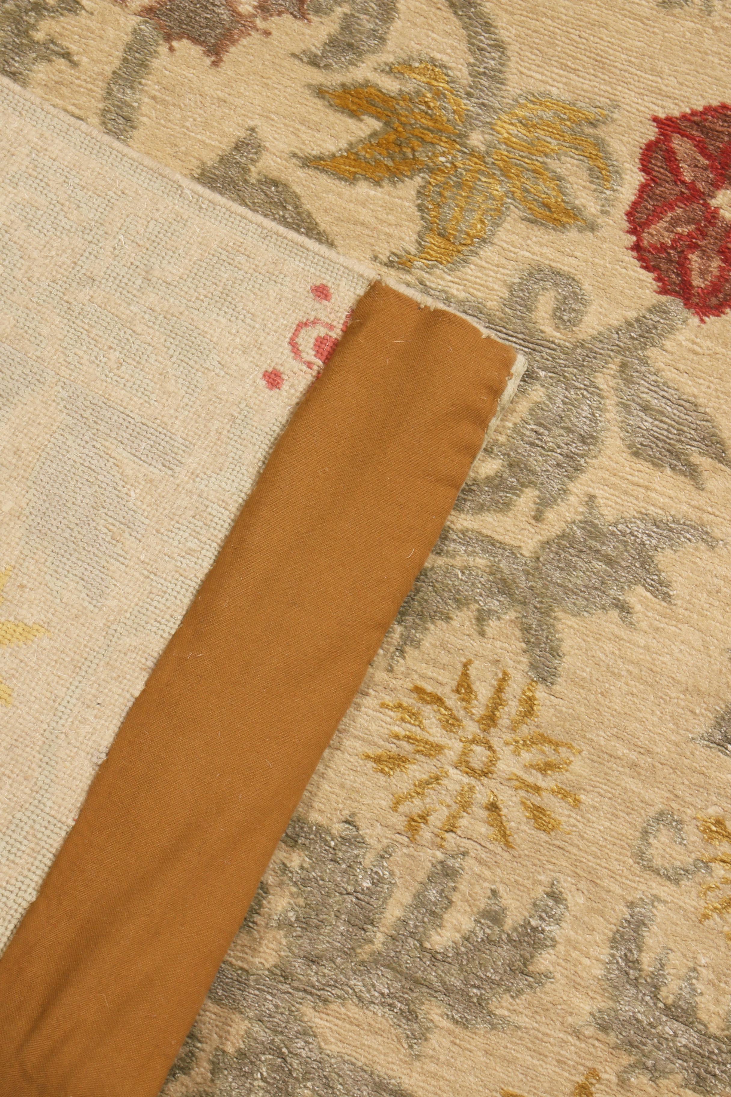 Rug & Kilim's Bilbao Spanish Design Beige Floral Wool-Silk Runner (21. Jahrhundert und zeitgenössisch) im Angebot