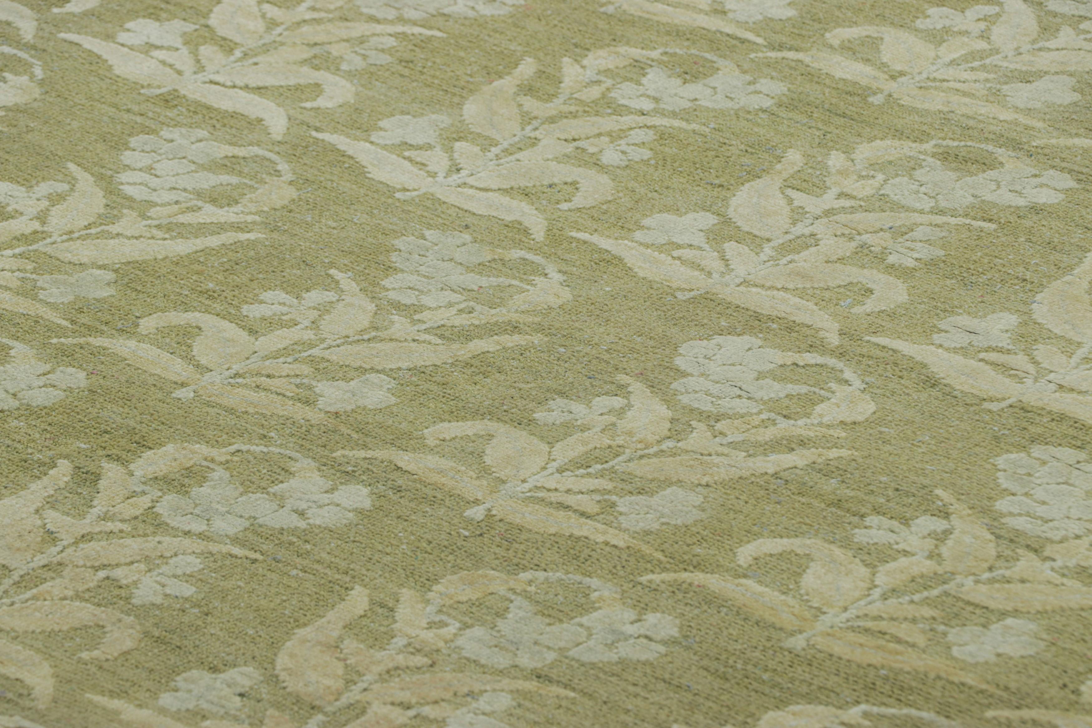 Annodato a mano in lana e seta, questo tappeto 8x10 è un'audace aggiunta alla linea Block Print della Rug & Kilim's Modern Classics Collection, un nuovo approccio sofisticato ed elegante a uno stile storico.

Sul design: 

Queste immagini