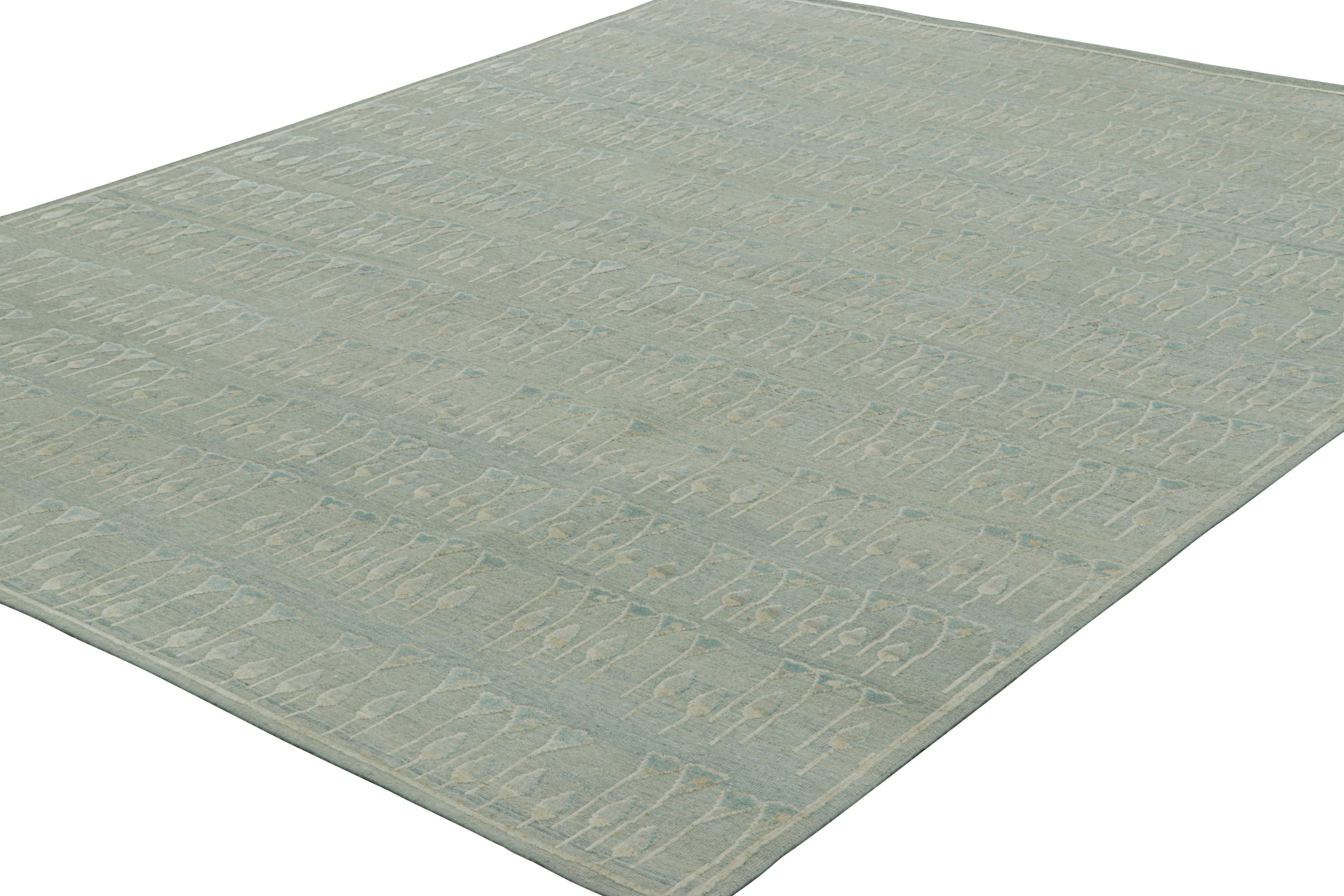 Indien Rug & Kilim's Block Print Custom Rug Design with Blue and Green Floral Patterns (Motifs floraux bleus et verts) en vente
