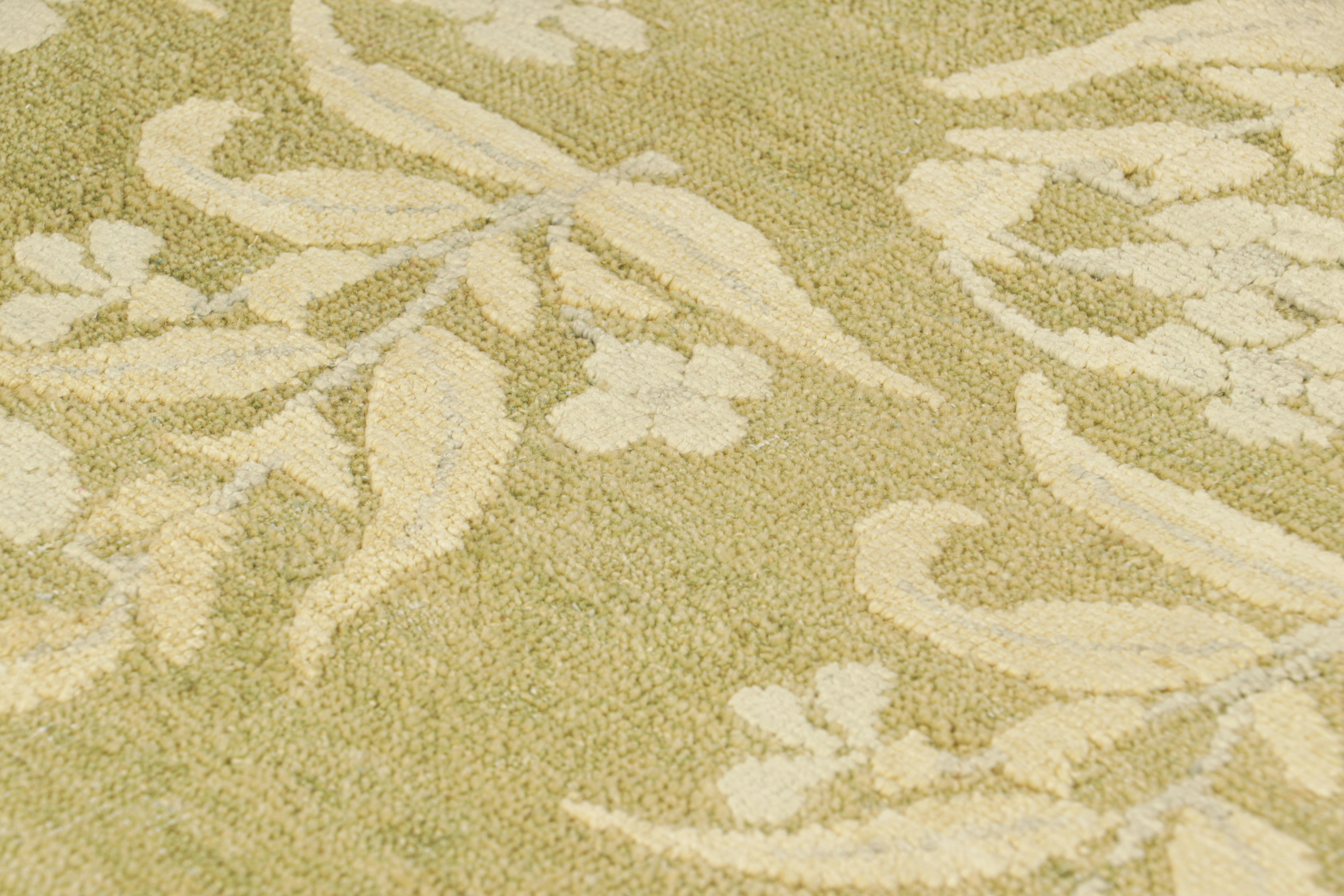 Indien Rug & Kilim's Block Print Custom Rug Sample, Chartreuse avec motifs floraux en vente