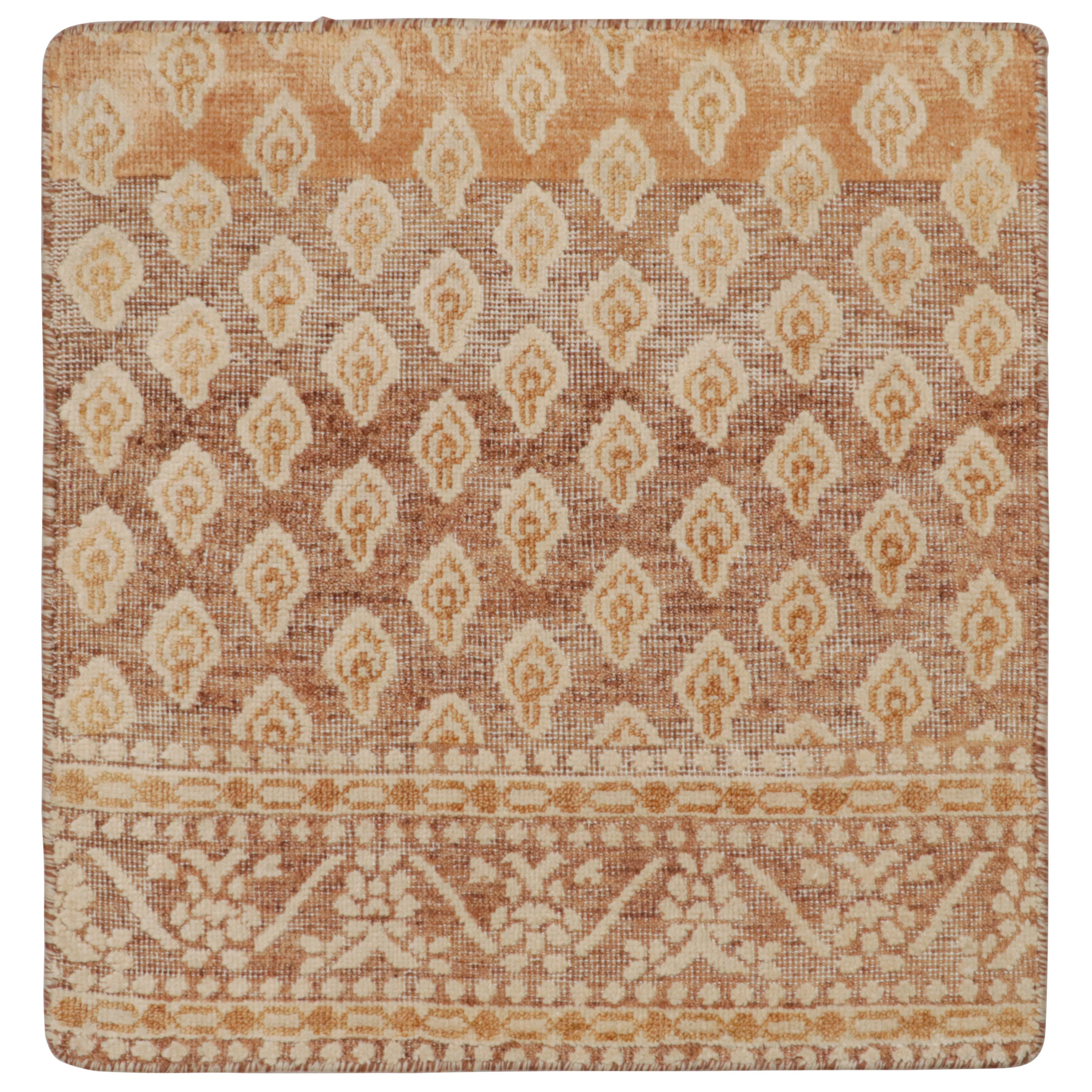 Rug & Kilim's Block Print Custom Rug Sample, Rust with Cream Floral Patterns (rouille et motifs floraux crème)
