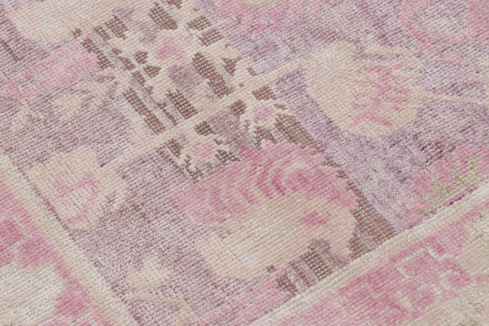  Hand-knotted in wool and silk, this 4x5 modern rug is a bold addition to Rug & Kilim’s Block Print Collection—an innovative line celebrating the artisanal charm of block printing reimagined in contemporary hand-knotted form. 

On the Design: 

This
