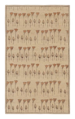 Alfombra floral con estampado de bloques en beige, marrón y naranja de Rug & Kilim