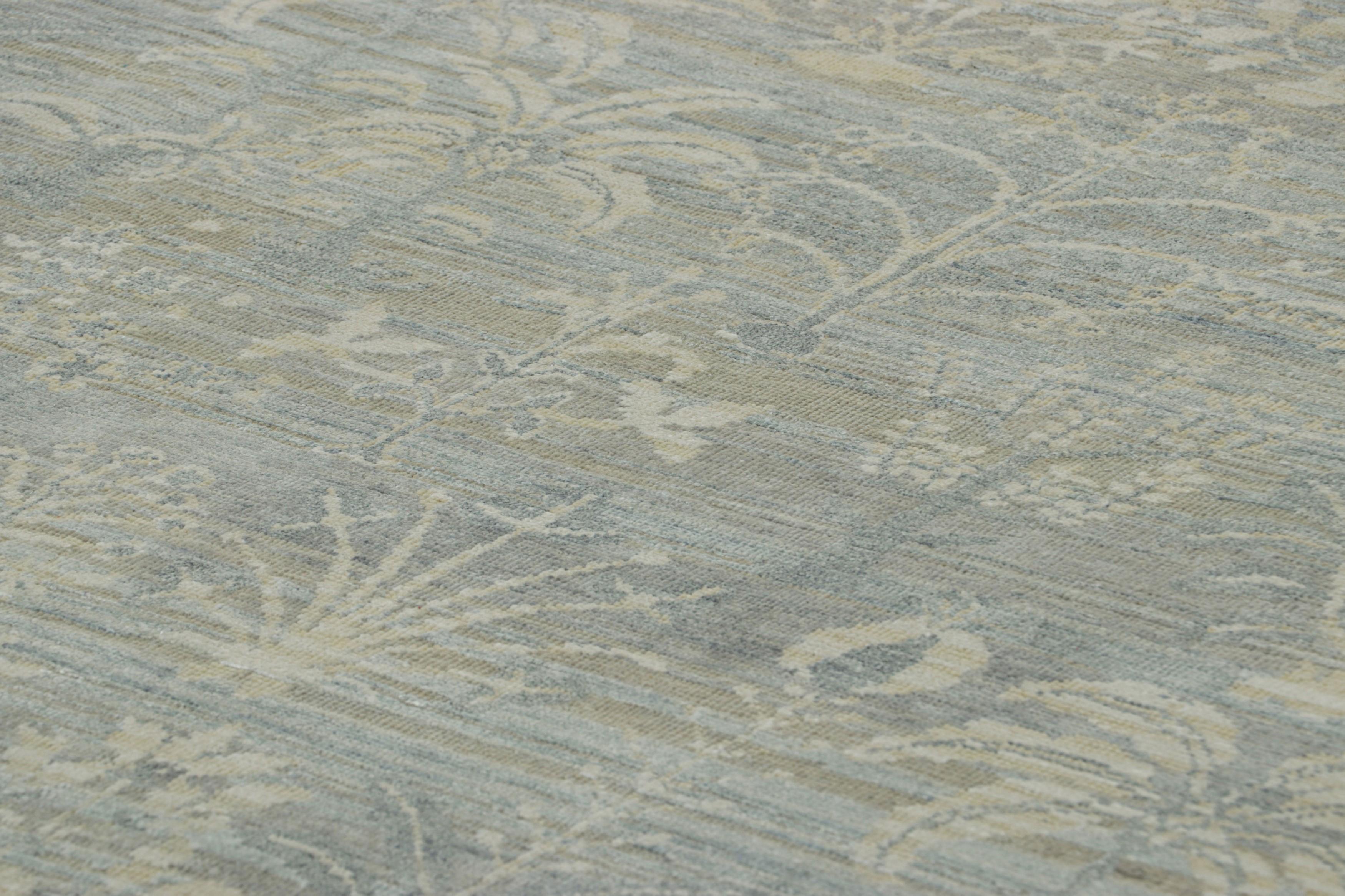 Fabriqué en soie nouée à la main, ce tapis contemporain 8x10 est un nouvel ajout à la ligne Block Print de la Collection Modern Classics de Rug & Kilim - une nouvelle approche sophistiquée et élégante d'un style historique.

Sur le Design : 

Les