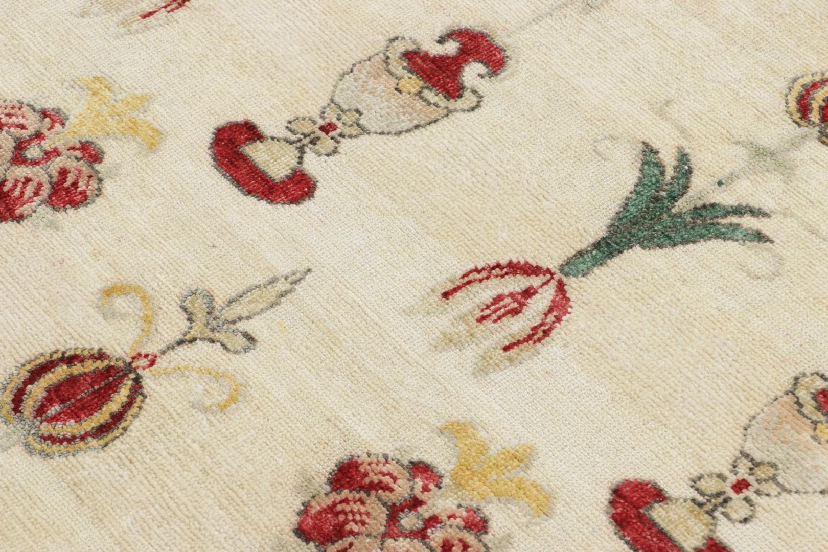 Indien Rug & Kilim's Block Print Rug, Cream White with Warm and Playful Floral Motifs (en anglais) en vente