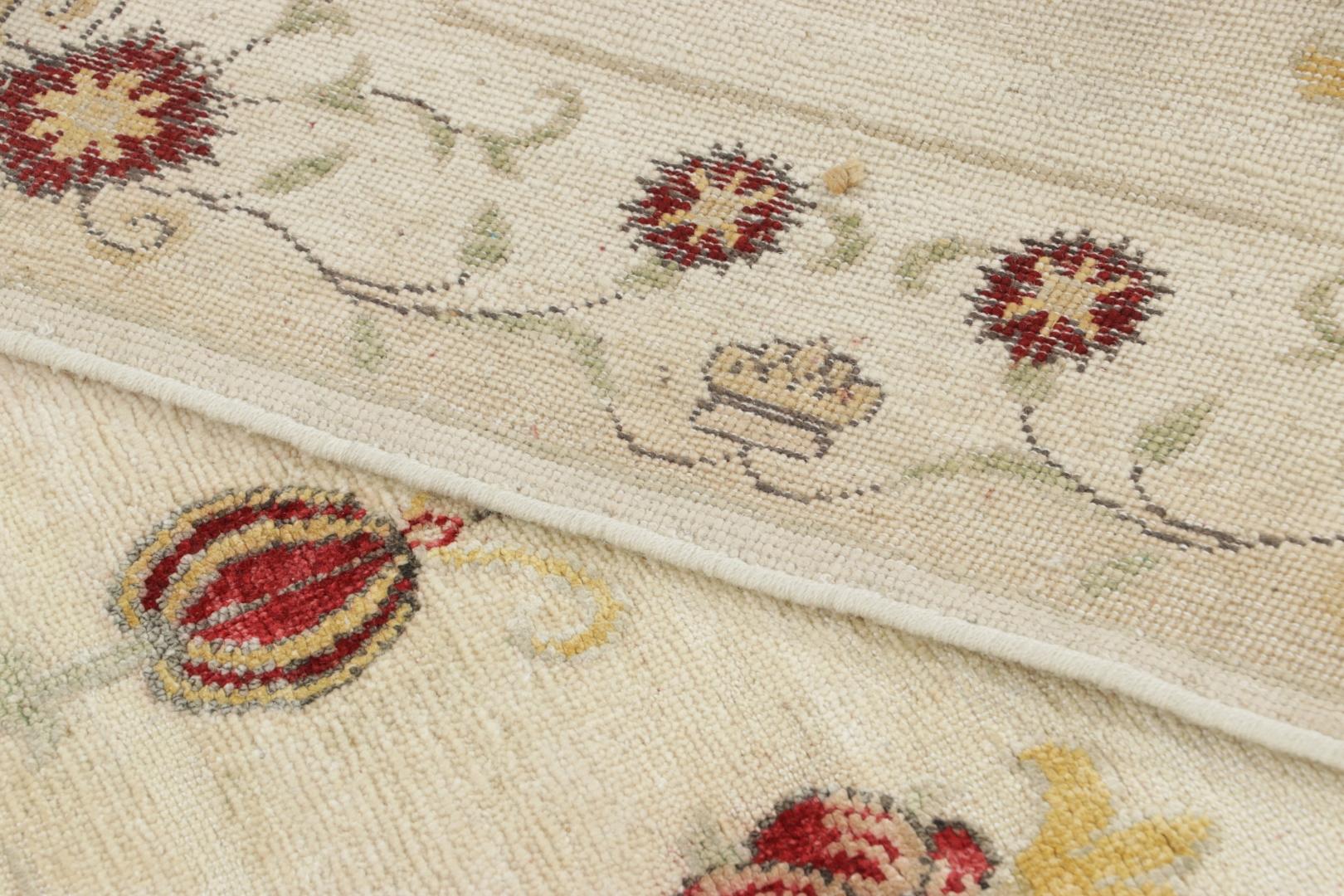 Noué à la main Rug & Kilim's Block Print Rug, Cream White with Warm and Playful Floral Motifs (en anglais) en vente