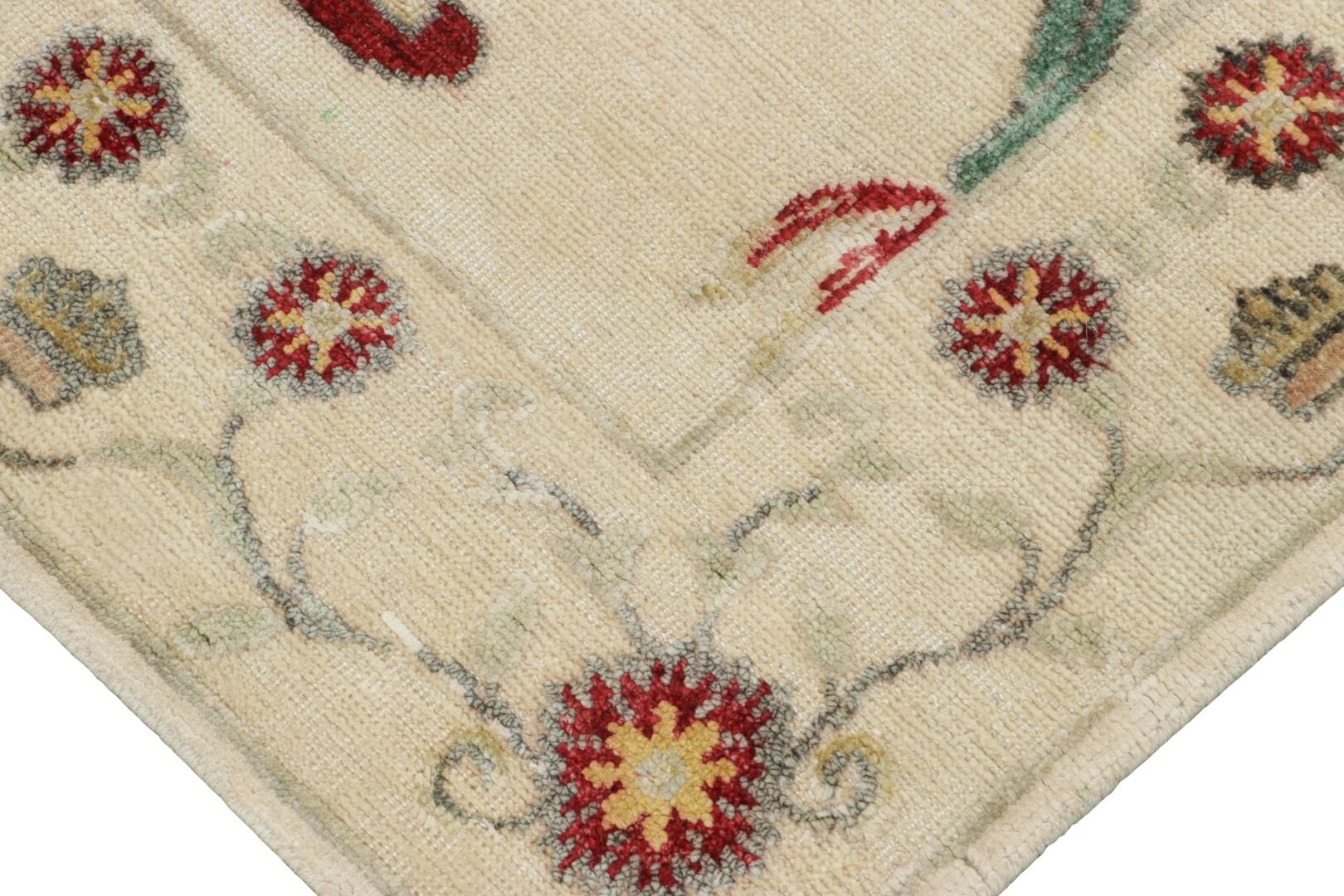 Soie Rug & Kilim's Block Print Rug, Cream White with Warm and Playful Floral Motifs (en anglais) en vente