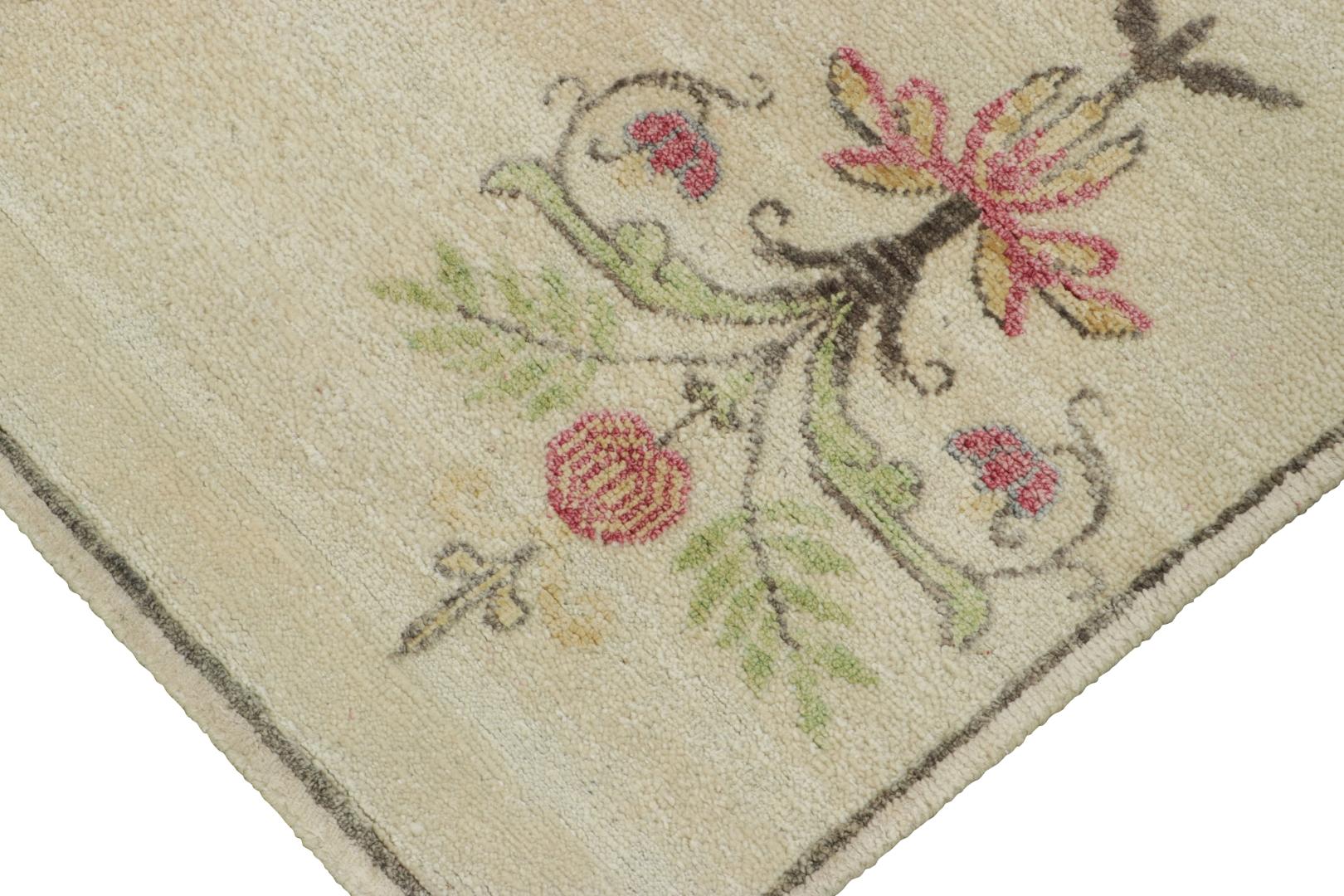 Rug & Kilim's Blockprint-Teppich, Cremeweiß mit skurrilen mehrfarbigen Blumen (21. Jahrhundert und zeitgenössisch) im Angebot