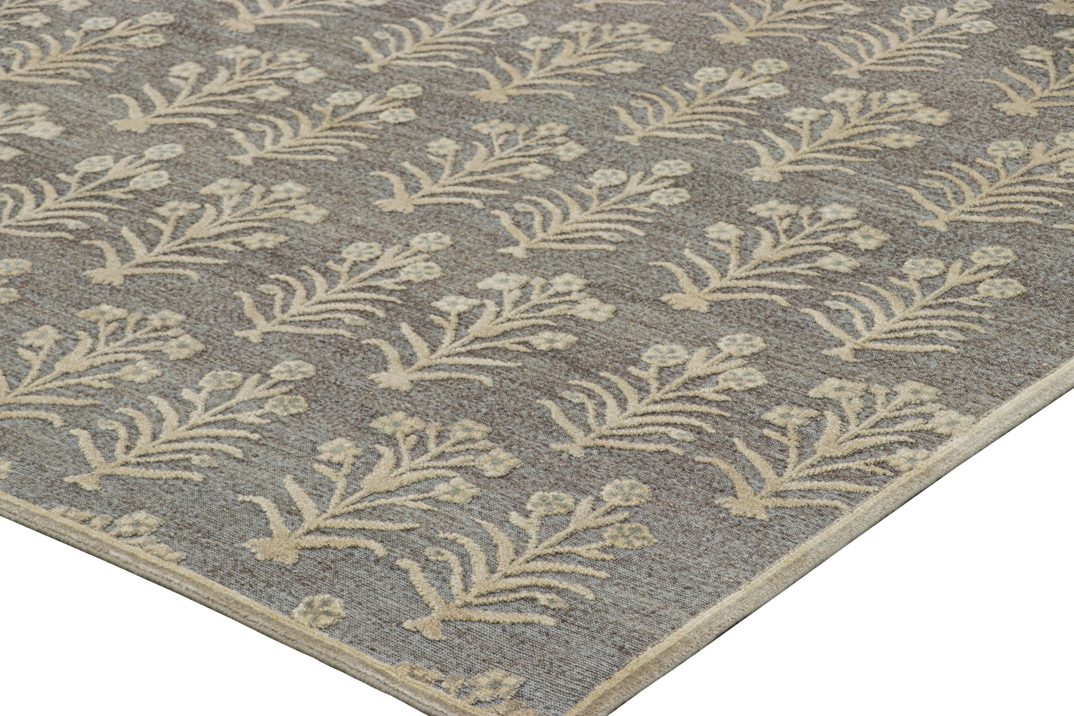 Alfombra de diseño Rug & Kilim con estampado de bloques en marrón y motivos florales en beige en Nuevo estado para la venta en Long Island City, NY