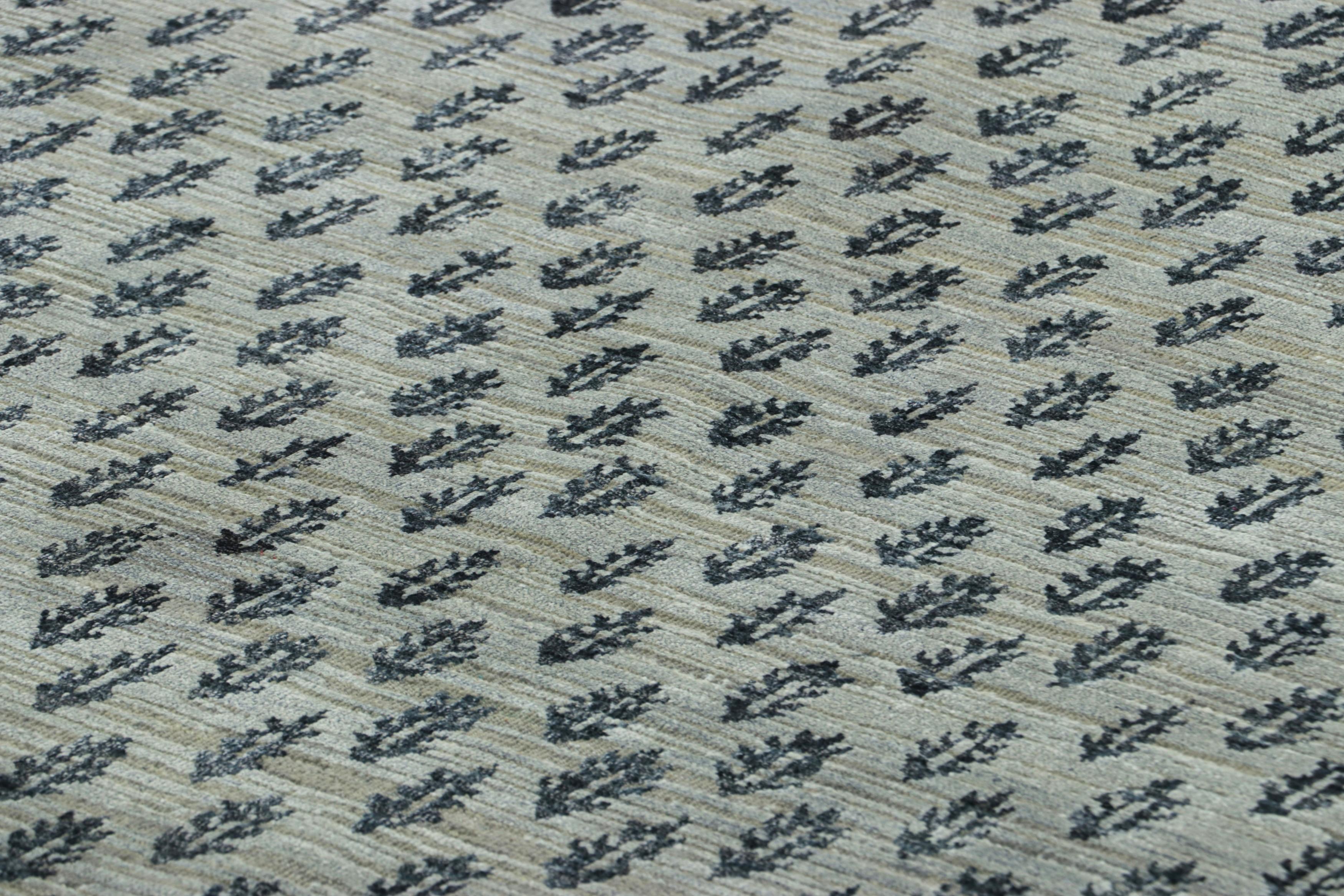 Annodato a mano in lana e seta, questo tappeto 8x10 è un'audace aggiunta alla linea Block Print della Rug & Kilim's Modern Classics Collection, un nuovo approccio sofisticato ed elegante a uno stile storico.

Sul design: 

Questo pezzo presenta un