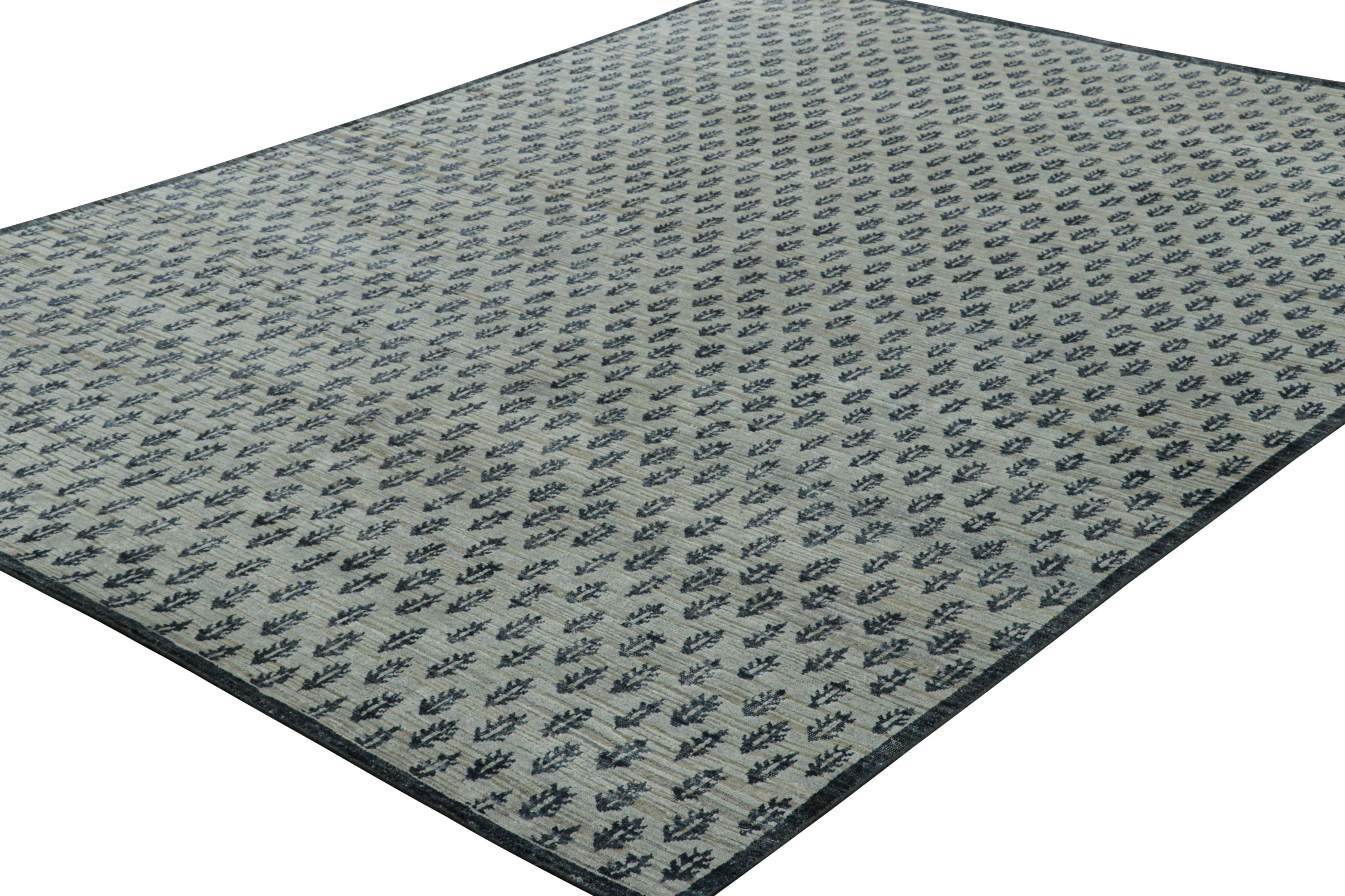 Indiano Tappeto Rug & Kilim con stampa a blocchi in grigio e motivi floreali in blu grisaglia in vendita