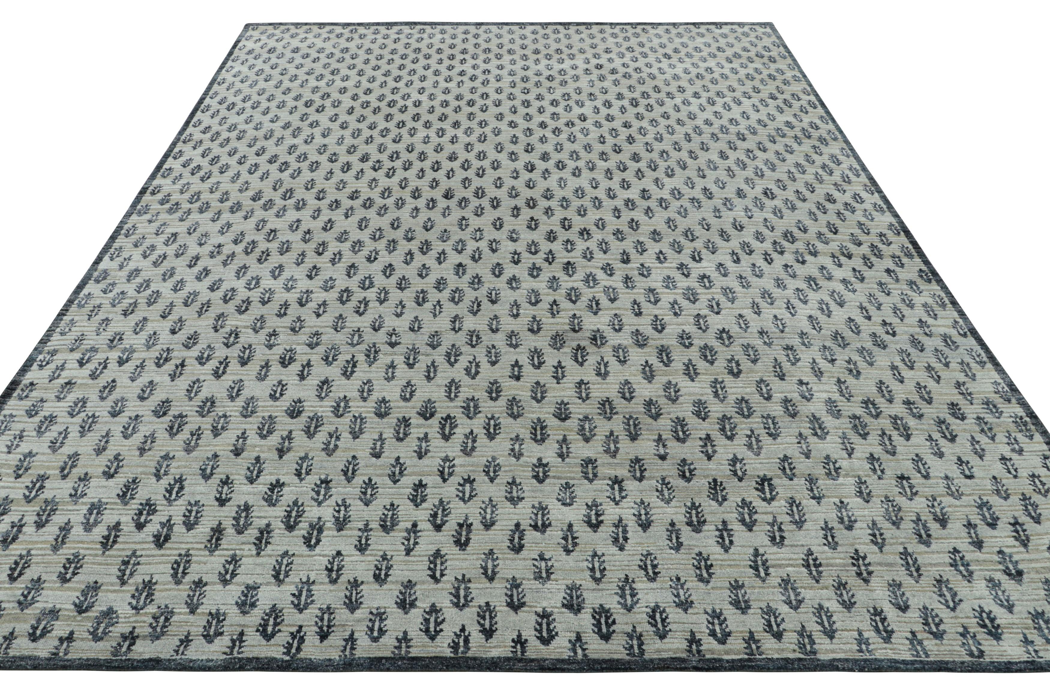 Annodato a mano Tappeto Rug & Kilim con stampa a blocchi in grigio e motivi floreali in blu grisaglia in vendita