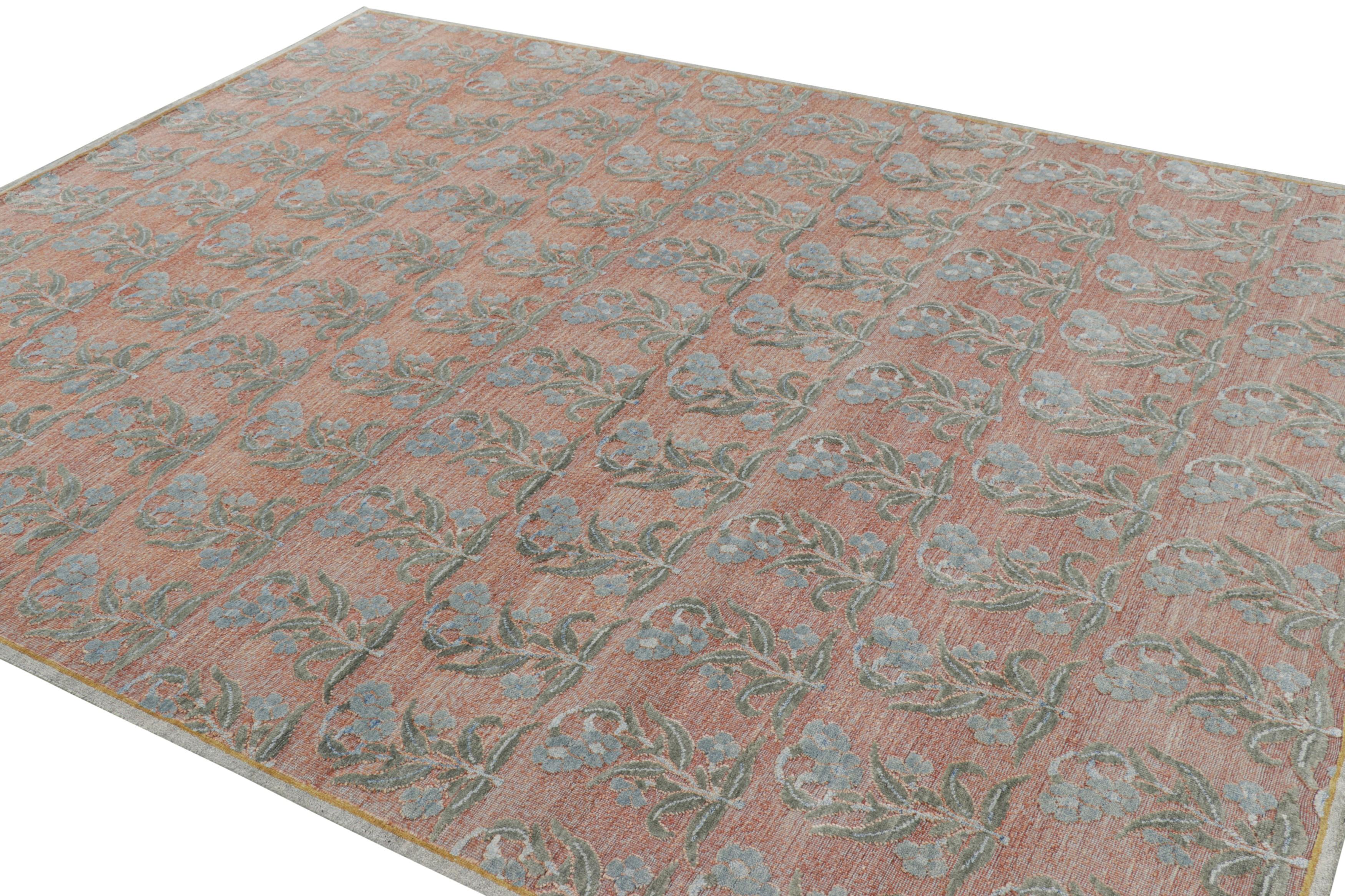 Rug & Kilim's Blockdruck-Teppichdesign mit blauen und grünen Blumenmustern im Zustand „Neu“ im Angebot in Long Island City, NY