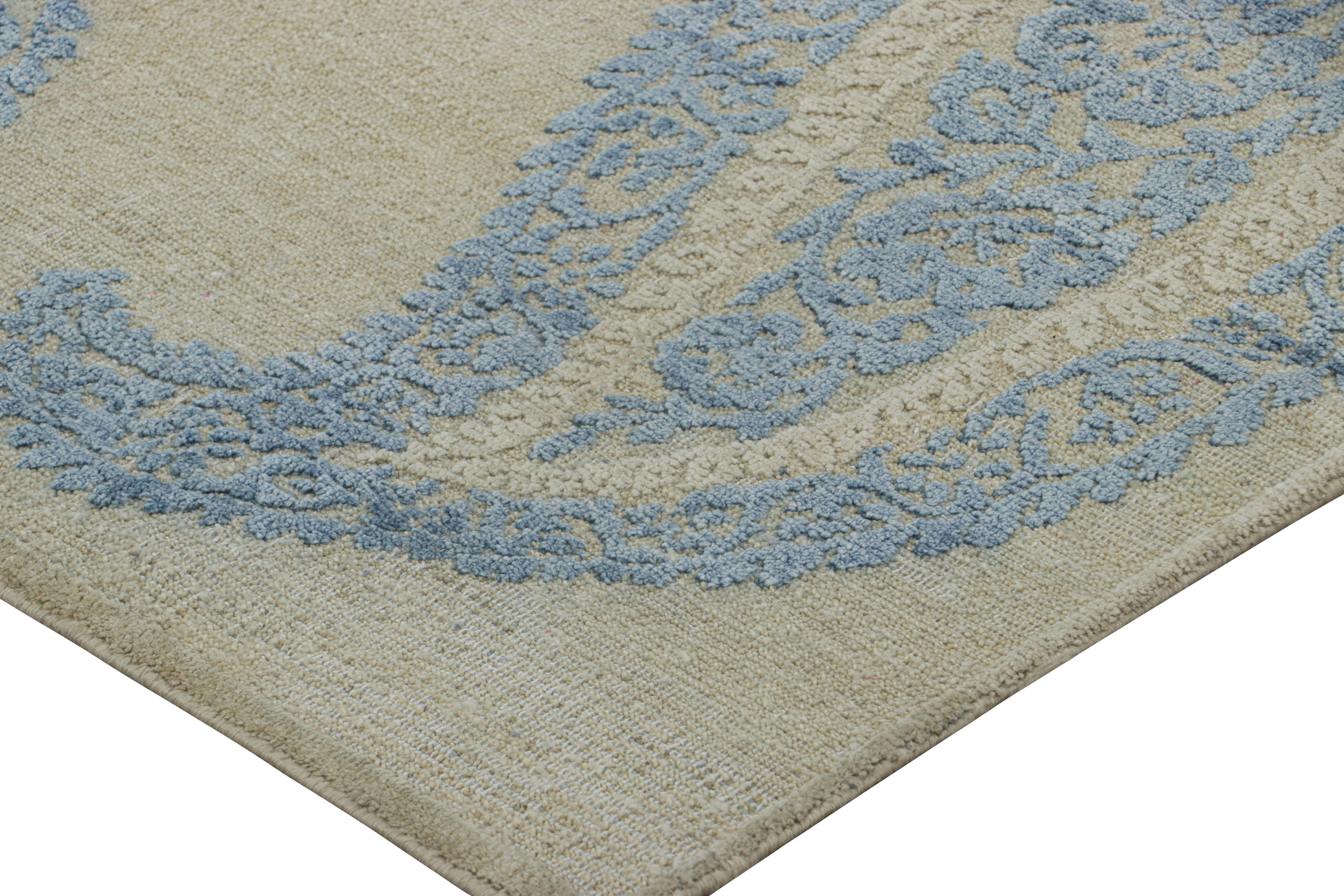 Noué à la main Rug & Kilim's Block Print Rug Design with Blue Floral Patterns (tapis à motifs floraux bleus) en vente