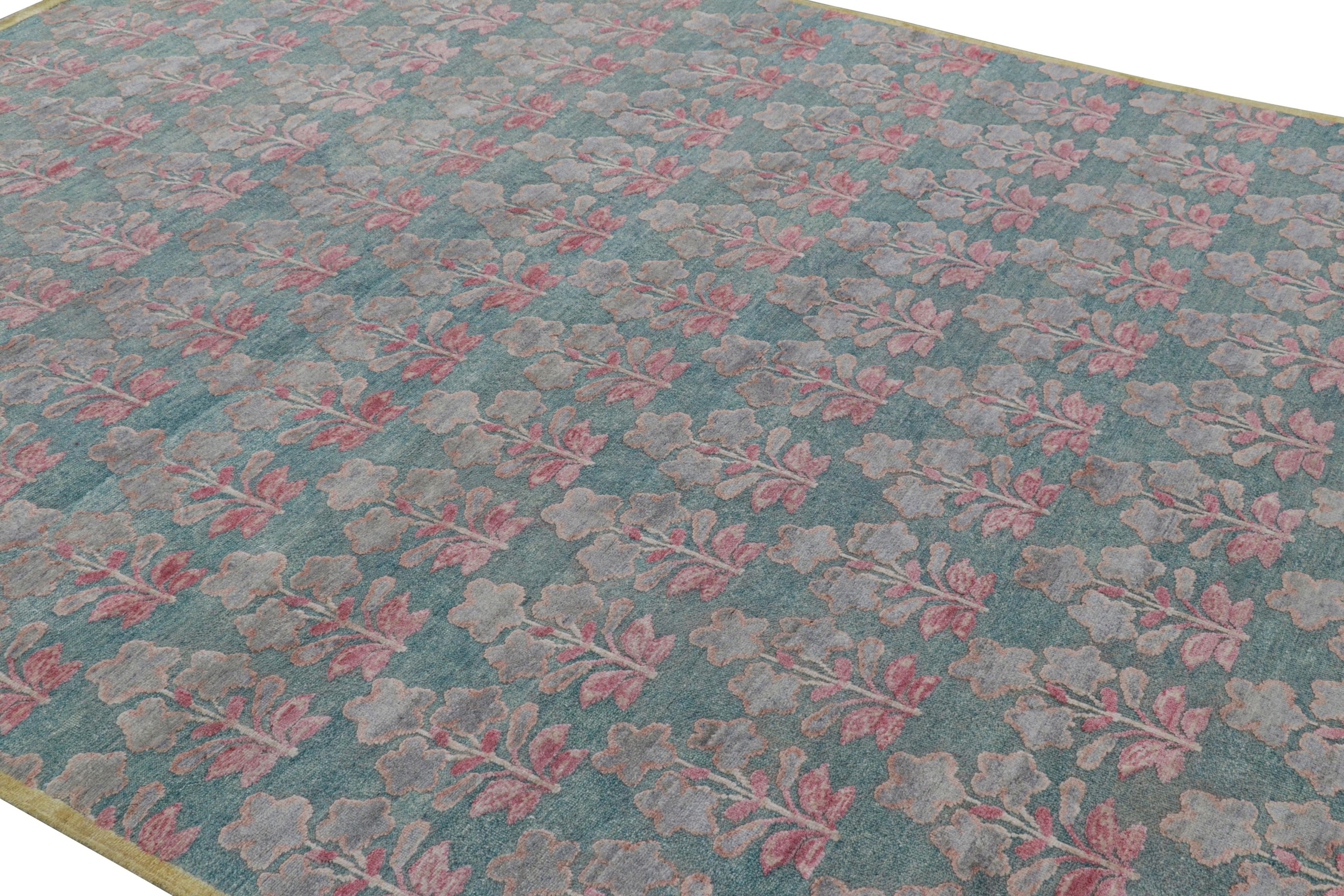 Dieser 8x10 große, handgeknüpfte Teppich aus Wolle und Seide ist eine kühne Ergänzung der Block Print-Linie der Modern Classics Collection'S von Rug & Kilim - ein anspruchsvoller und eleganter neuer Ansatz für einen historischen Stil.

Über das
