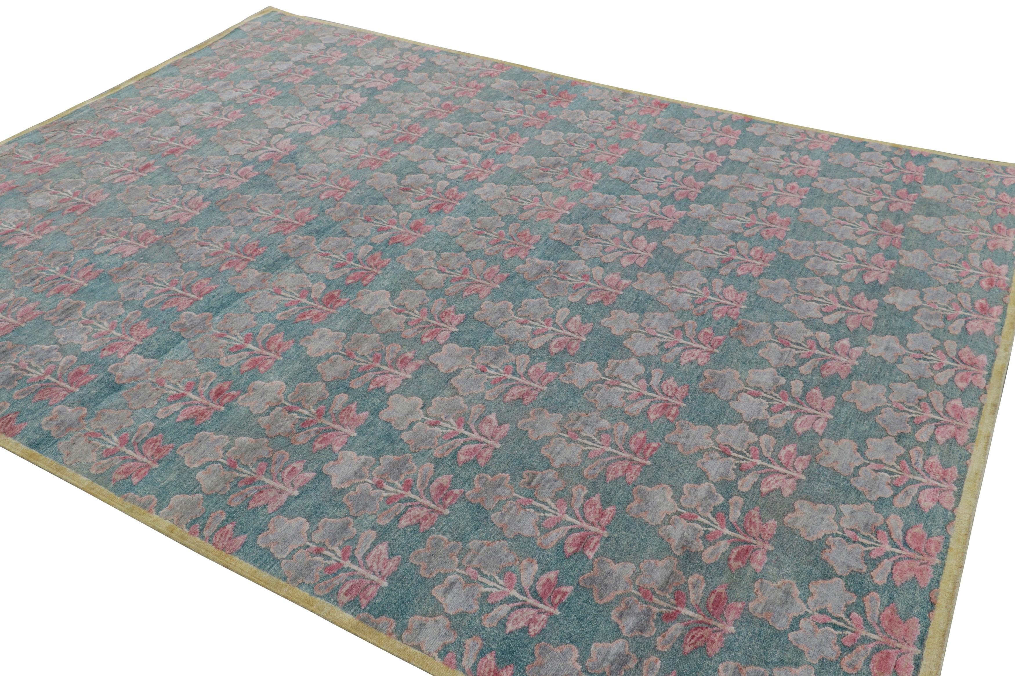 Rug & Kilim's Blockdruck-Teppichdesign mit rosa und grünem Blumenmuster (Handgeknüpft) im Angebot
