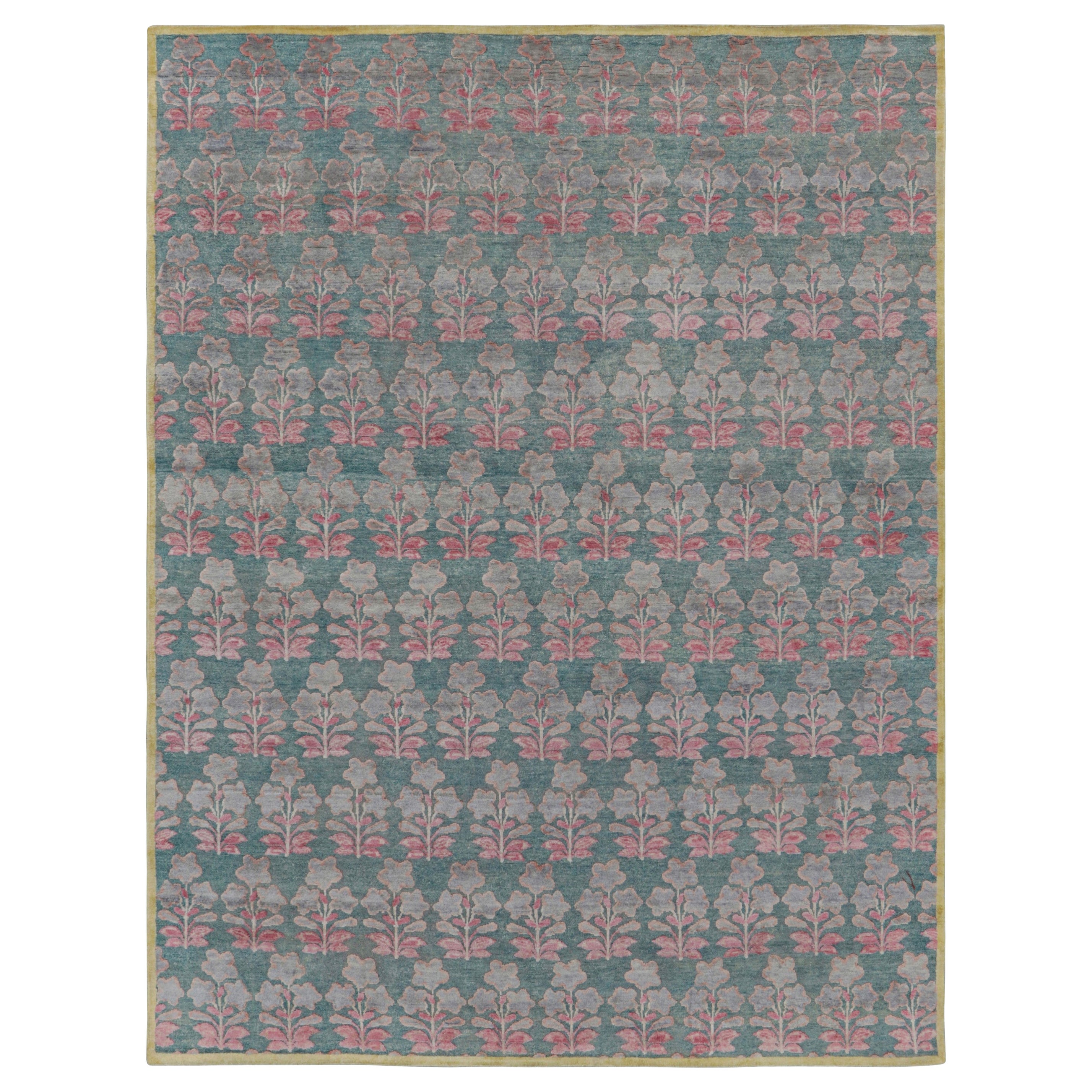 Rug & Kilim's Blockdruck-Teppichdesign mit rosa und grünem Blumenmuster im Angebot