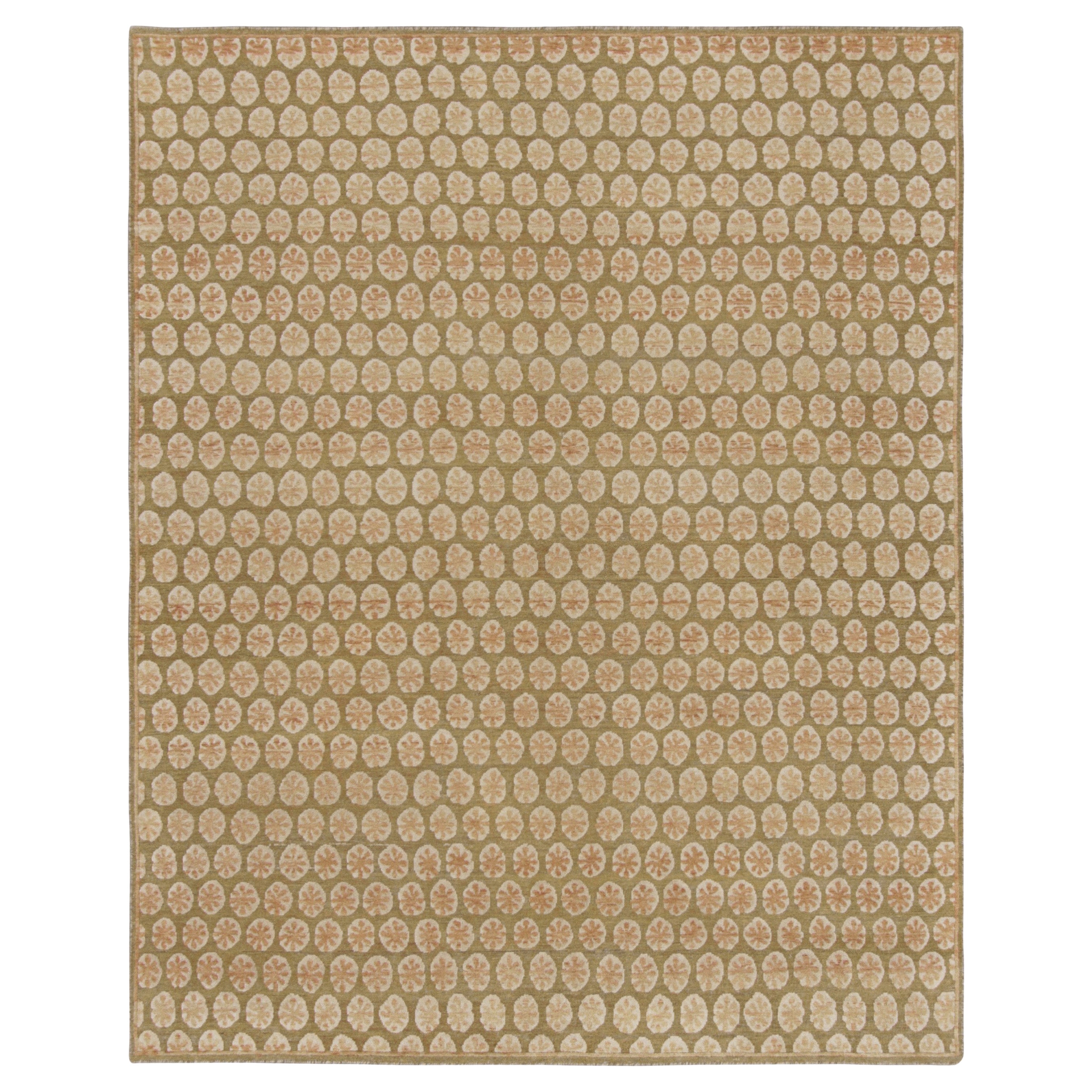 Rug & Kilim's Block Print Rug, Gold with Cream and Peach Floral Patterns (tapis à motifs floraux crème et pêche)