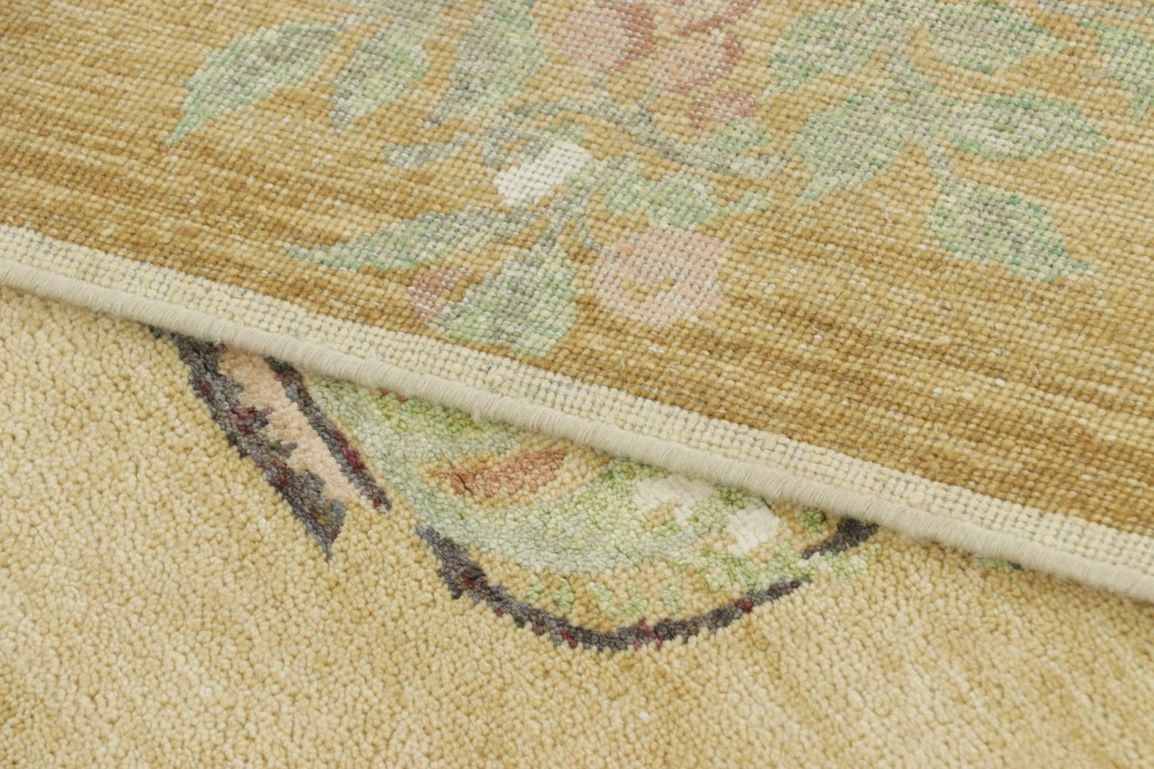 Noué à la main Rug & Kilim's Block print Rug in Beige, Green and Rust Floral Vase Motifs en vente