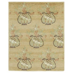 Rug & Kilim's Blockprint-Teppich in Beige, Grün und Rost mit floralen Vasenmotiven