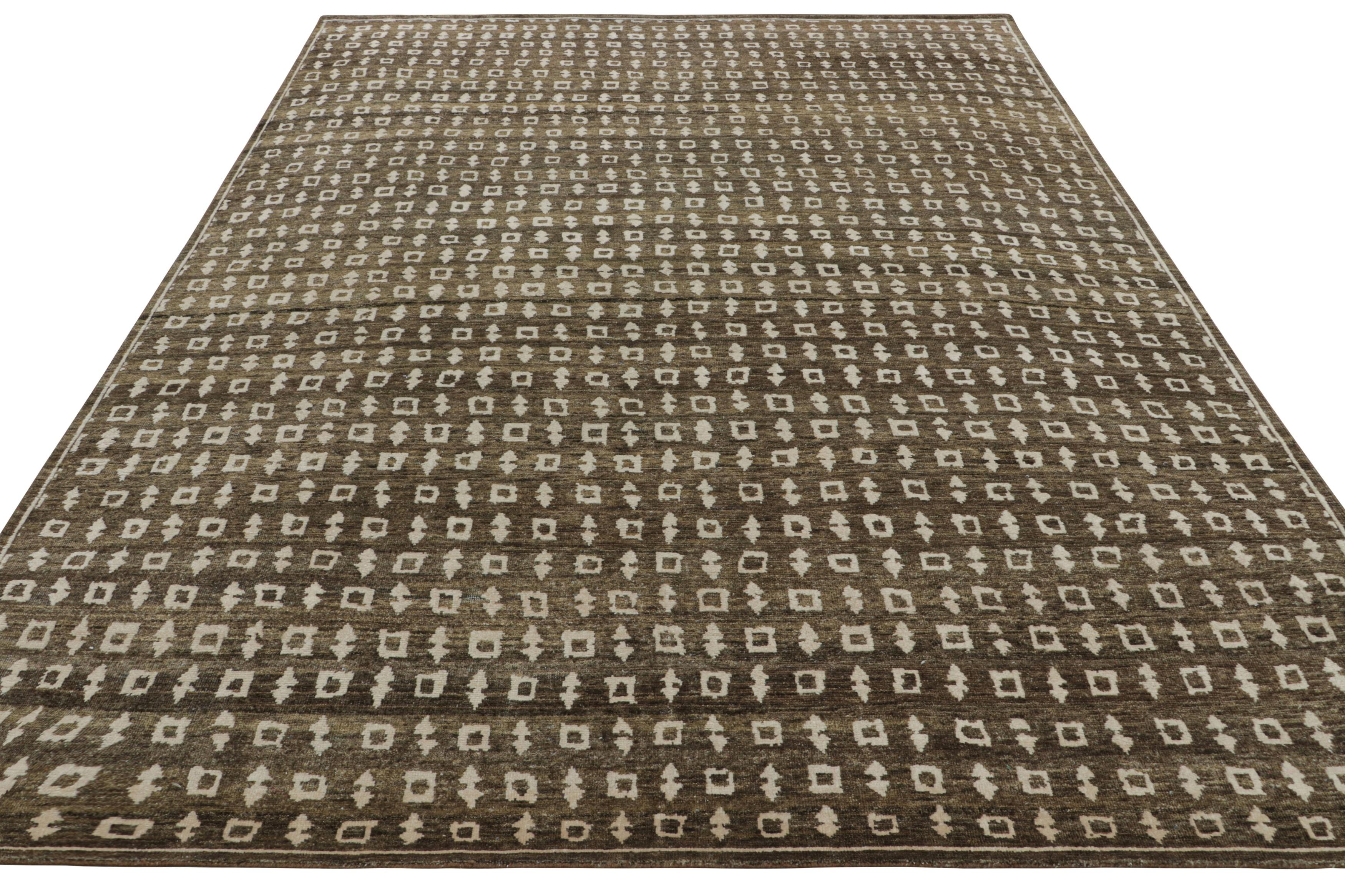 Indien Rug & Kilim's Block Print Rug in Brown with Cream Geometric Patterns (Tapis à motifs géométriques) en vente
