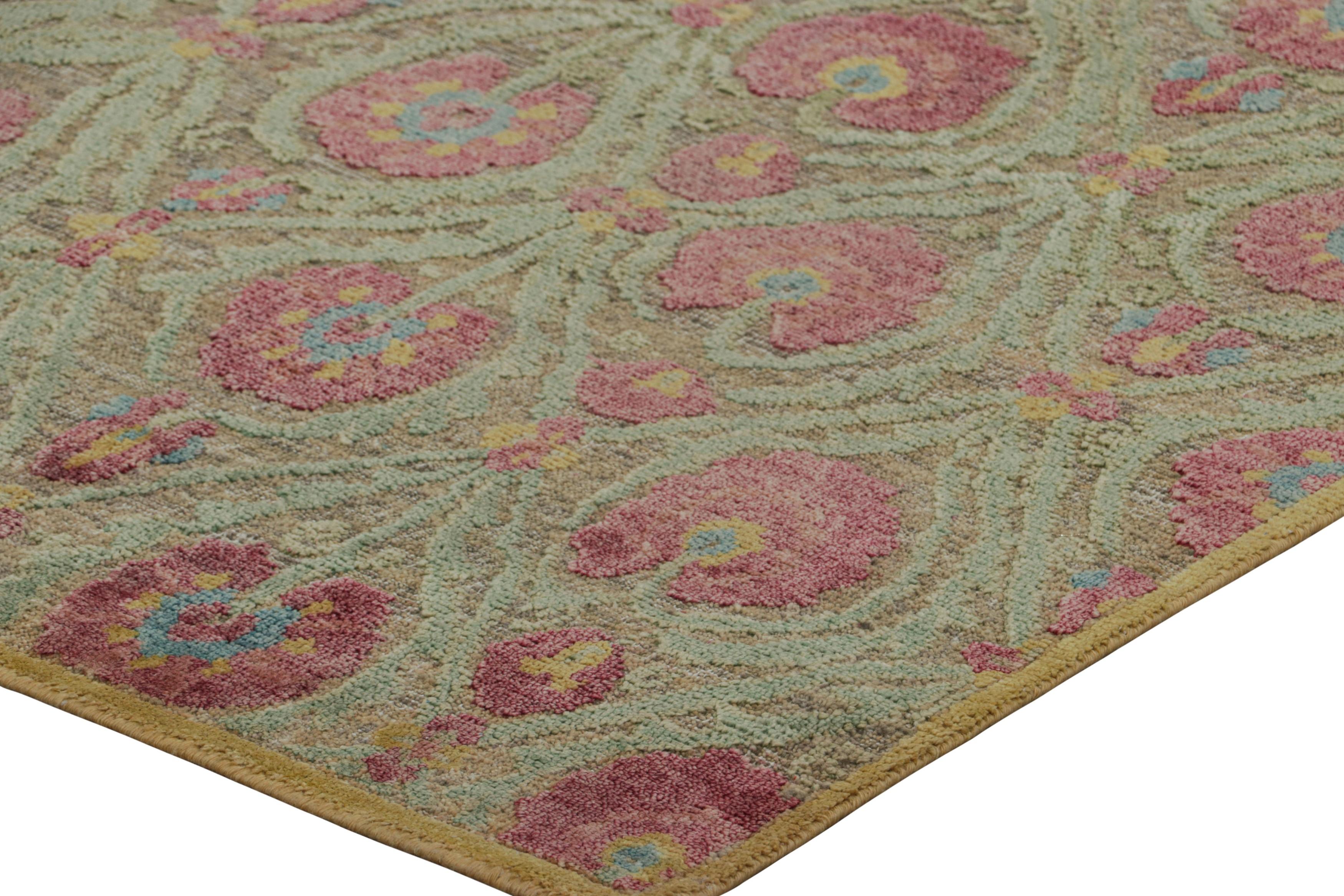 Noué à la main Rug & Kilim's Block Print Rug with Red and Green Floral Patterns (tapis à motifs floraux rouges et verts) en vente